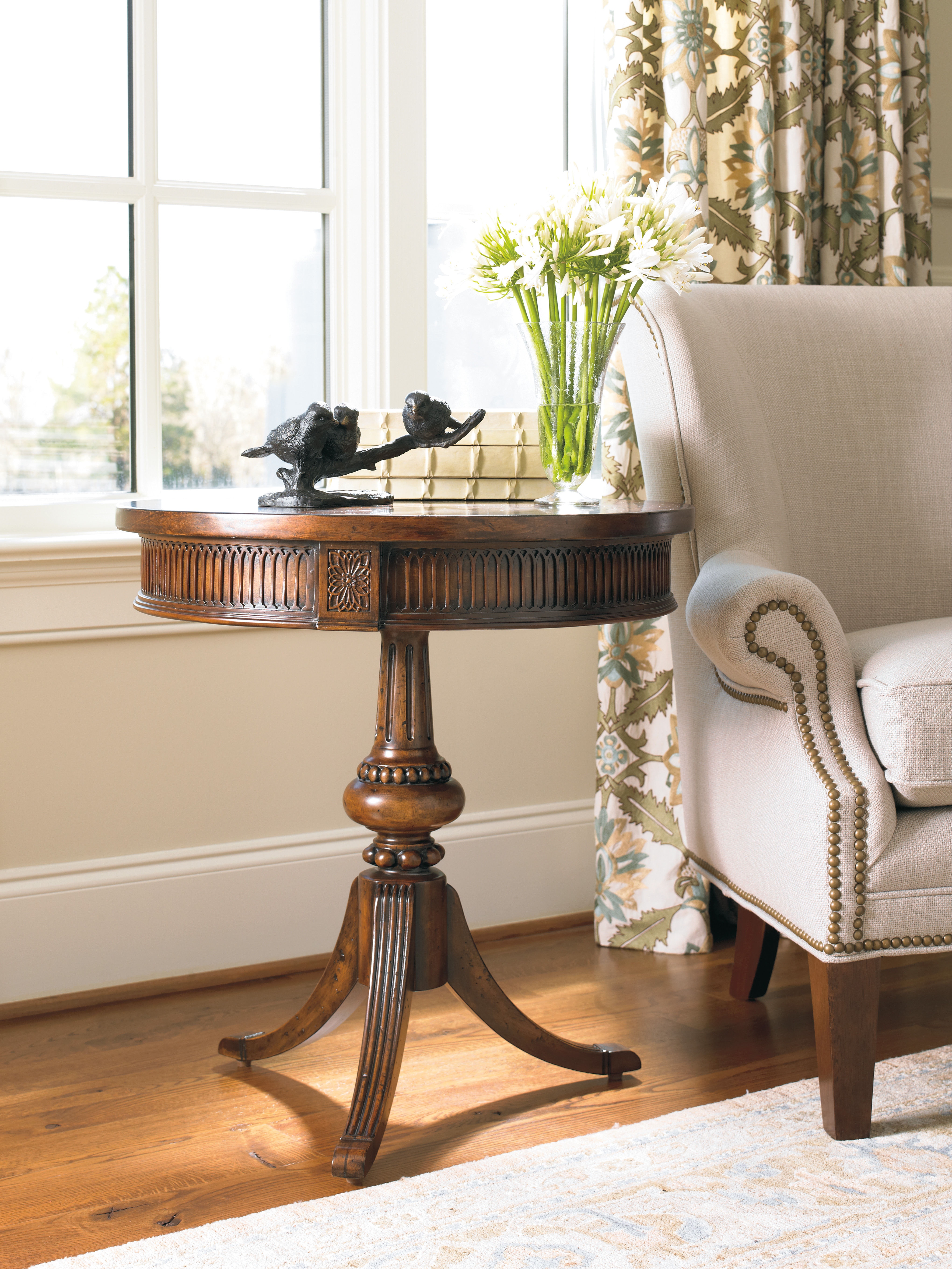 Hooker Furniture Living Room Round Pedestal Accent Table 50050828