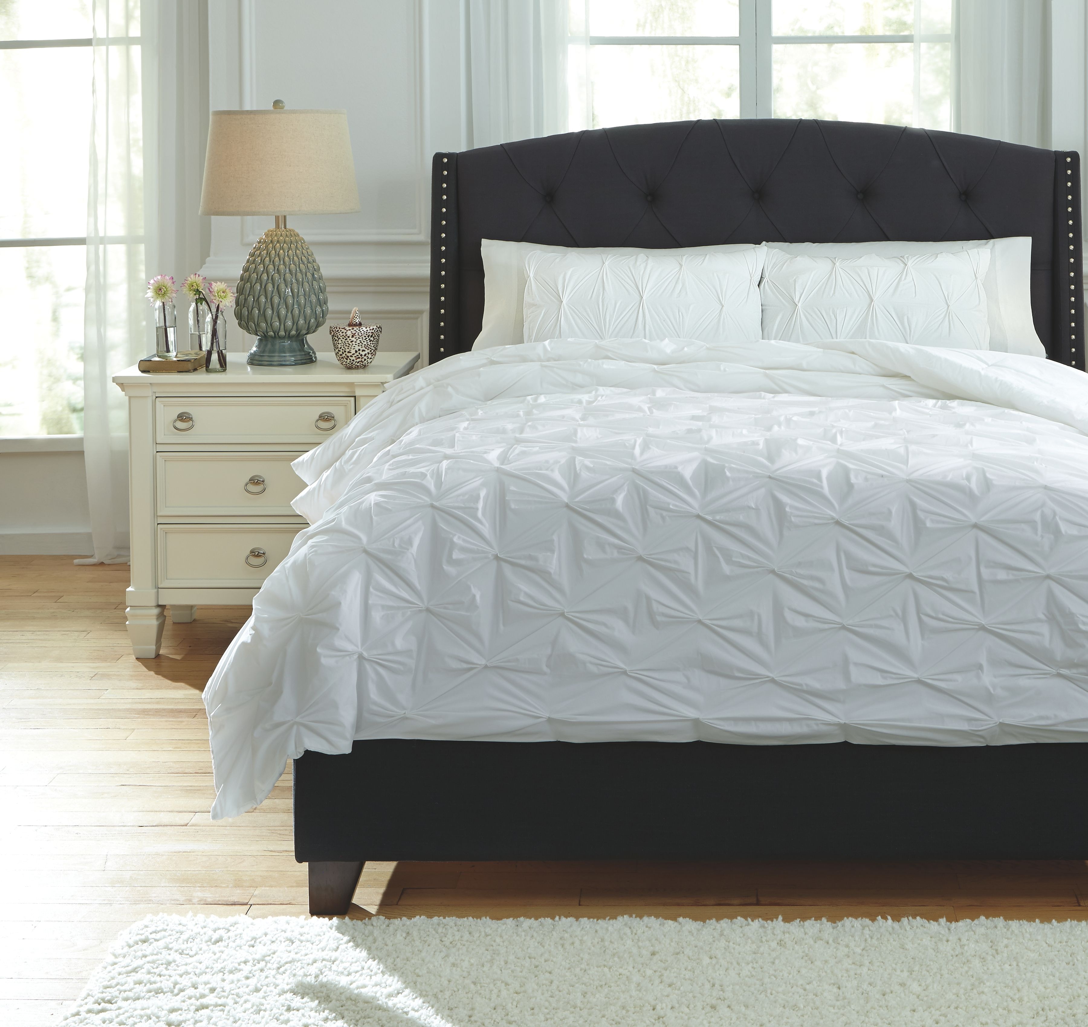 Signature Design By Ashley Bedroom Queen Comforter Set Q756013q