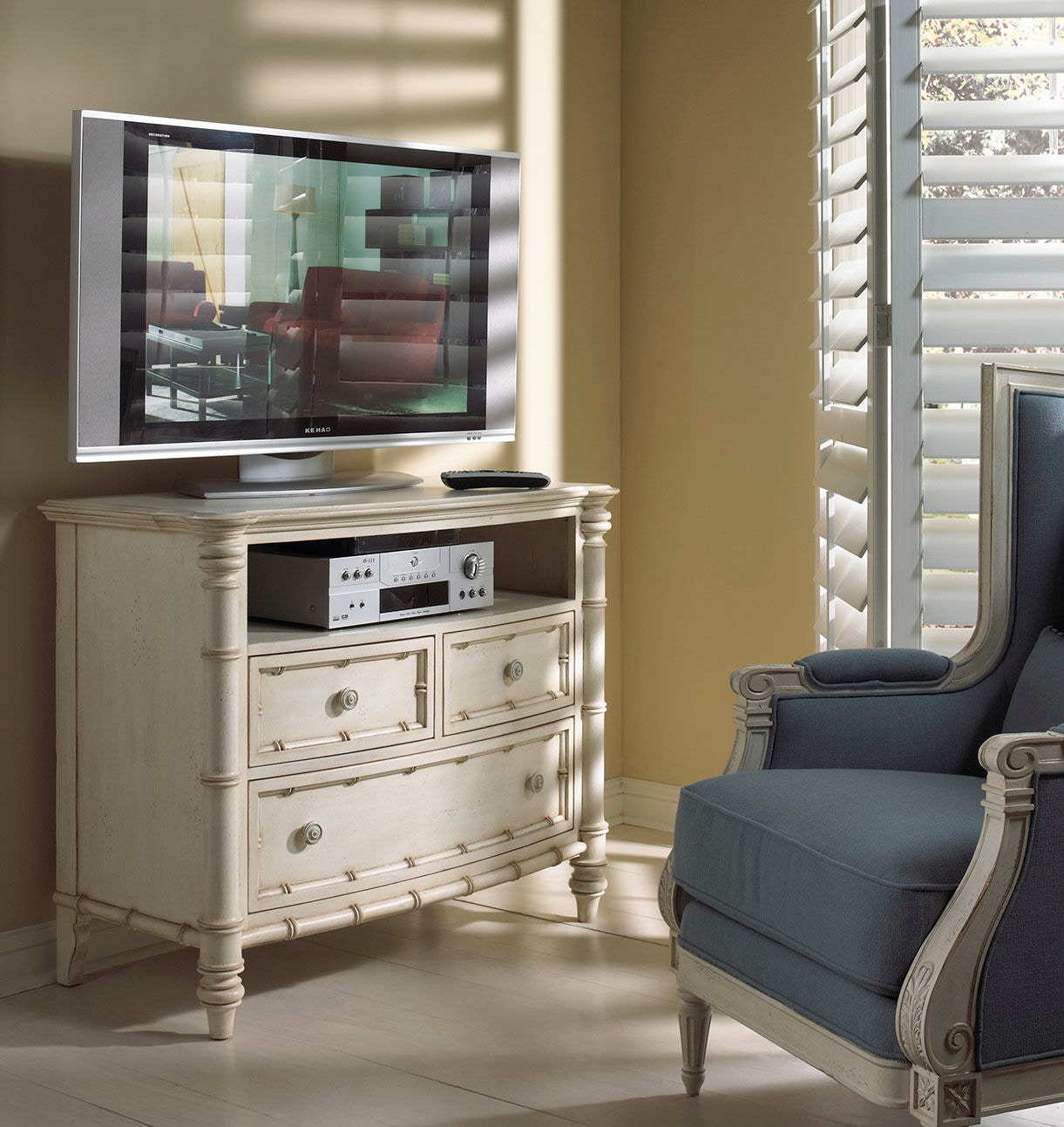 Fine Furniture Design Bedroom Media Chest 1051140 Elite Interiors