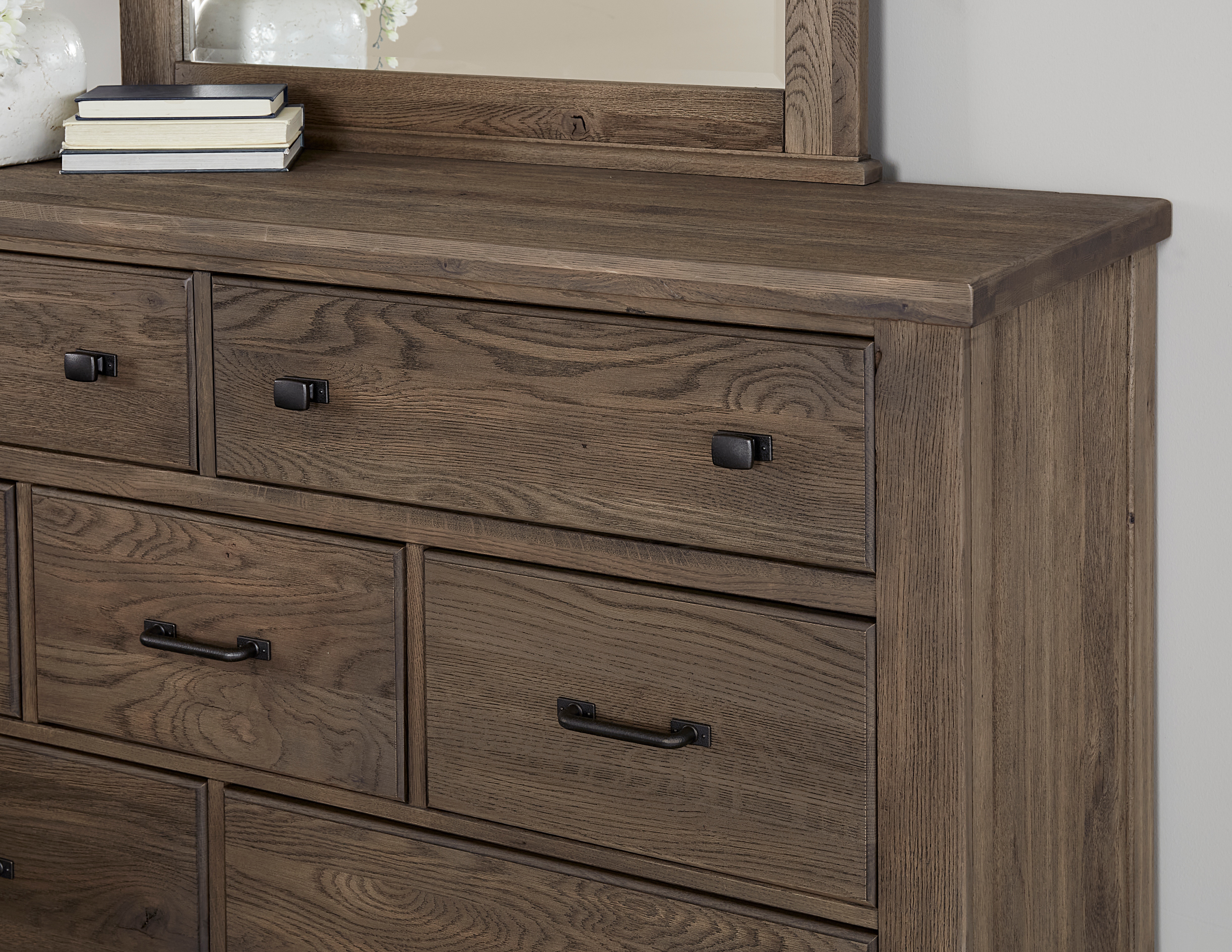 VaughanBassett Furniture Company Yosemite Dresser 7 Drwr 199002