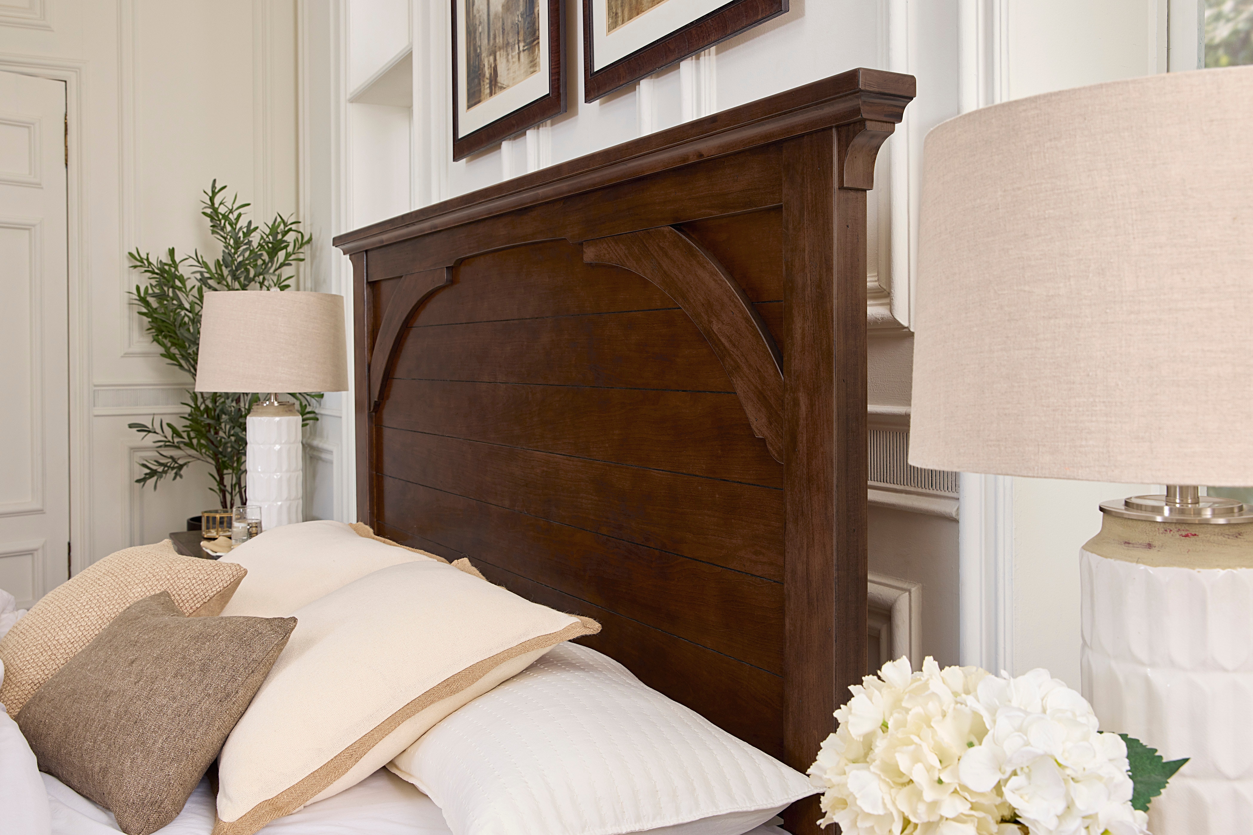 Vaughan-Bassett Bedroom Queen Mansion Storage Bed 770-559-050B-502-555 ...