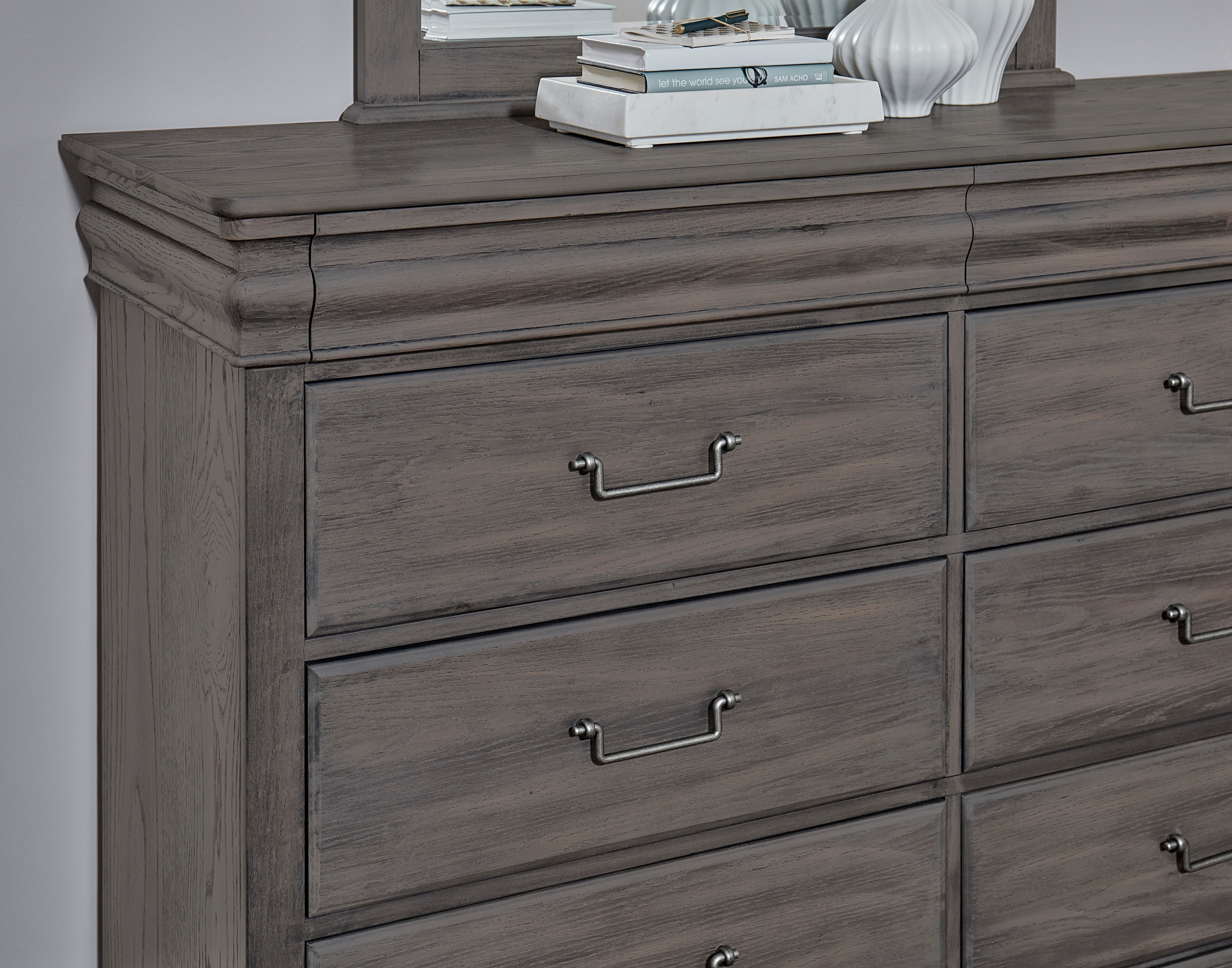 VaughanBassett Furniture Company Bedroom Dresser 8 Drwr 772002