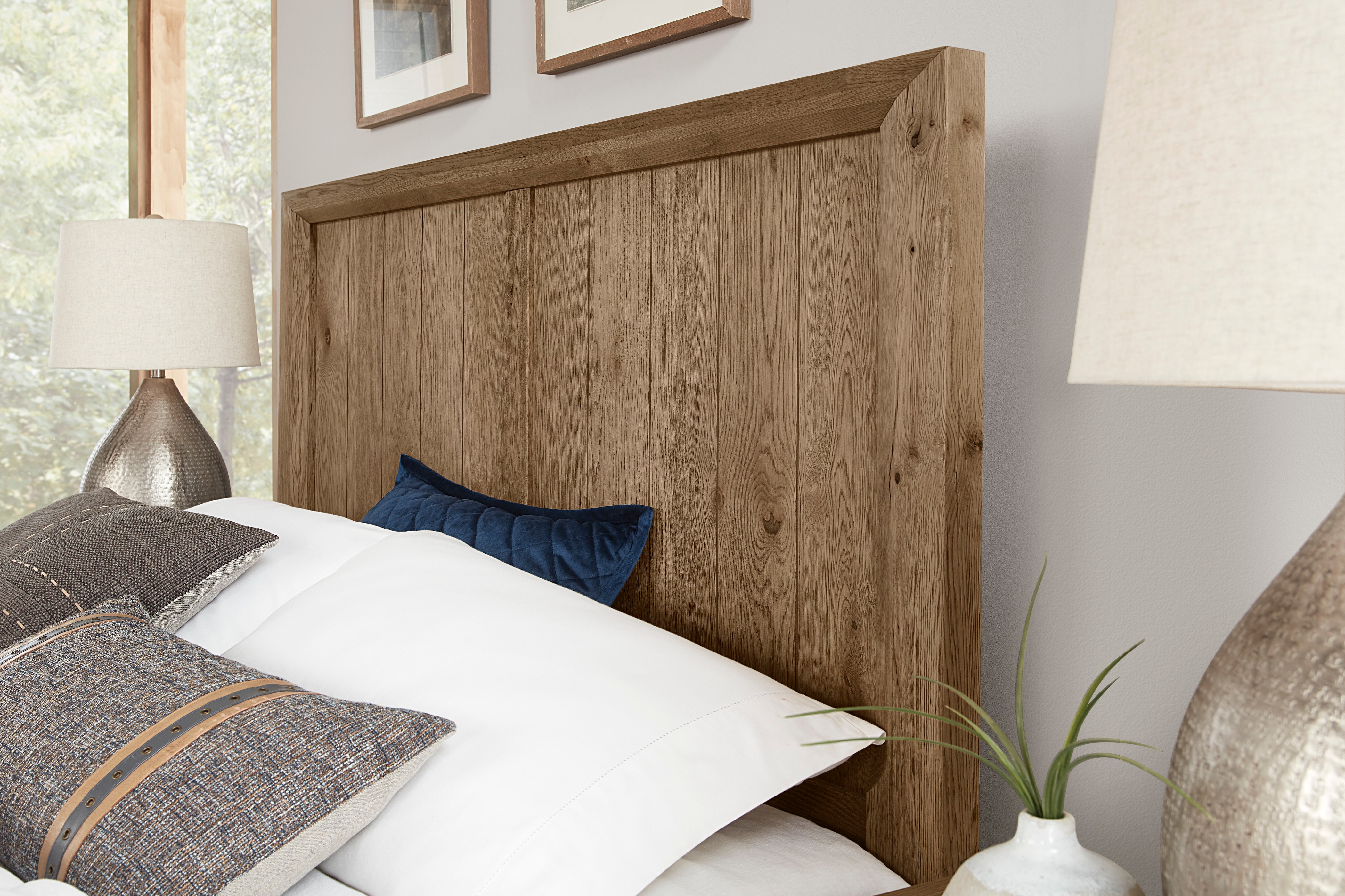 Vaughan-Bassett Furniture Company Bedroom Queen Yellowstone Bed