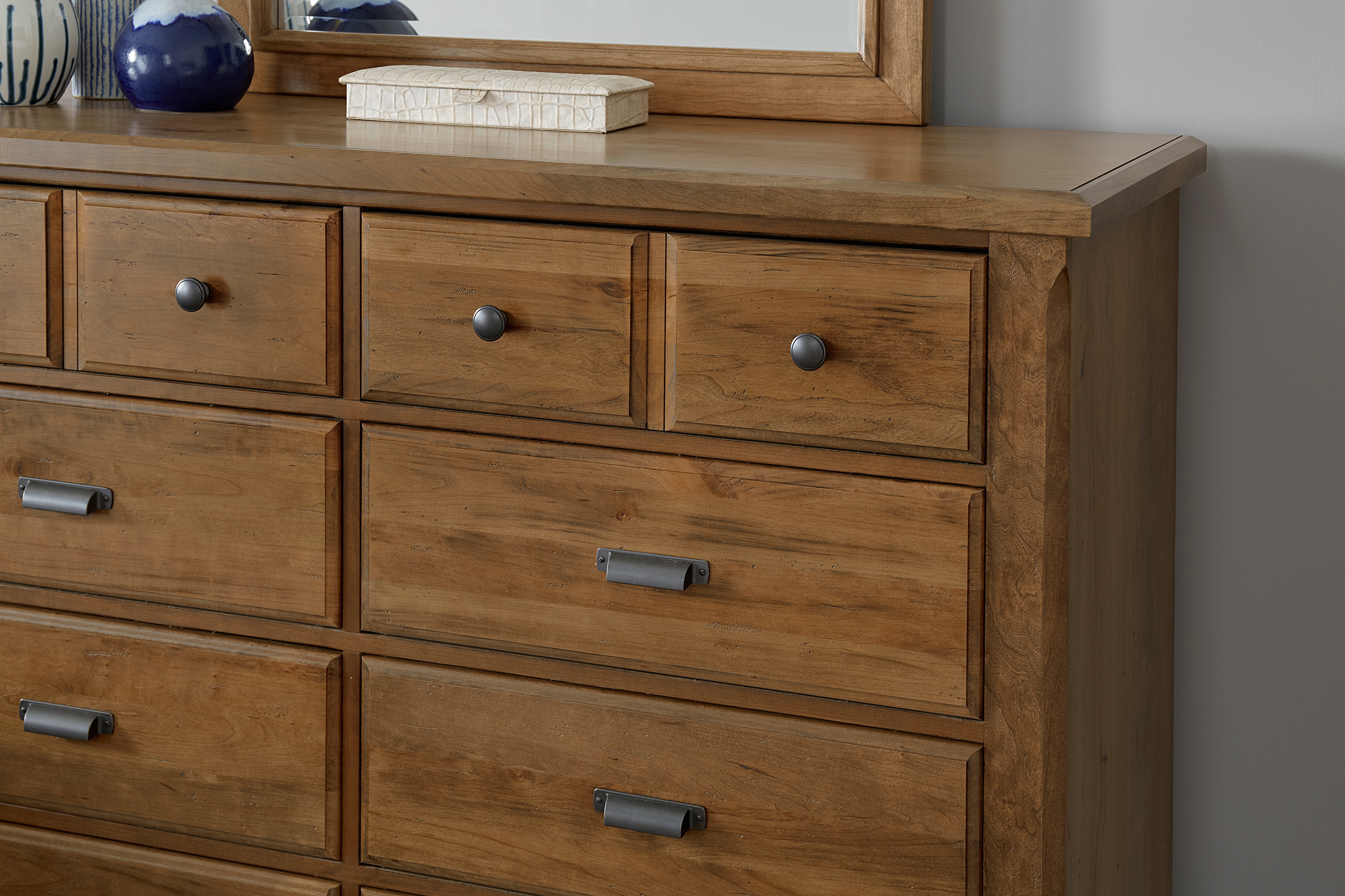 Vaughan-Bassett Furniture Company Bedroom Dresser - 8 Drwr 815-002