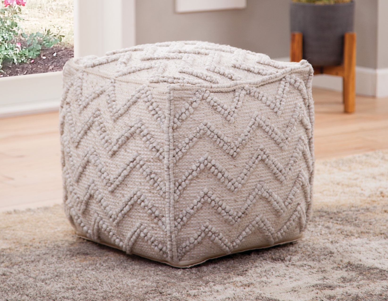Steve Silver Living Room Kenzari Hand-woven Pouf KZ180P - Wenz
