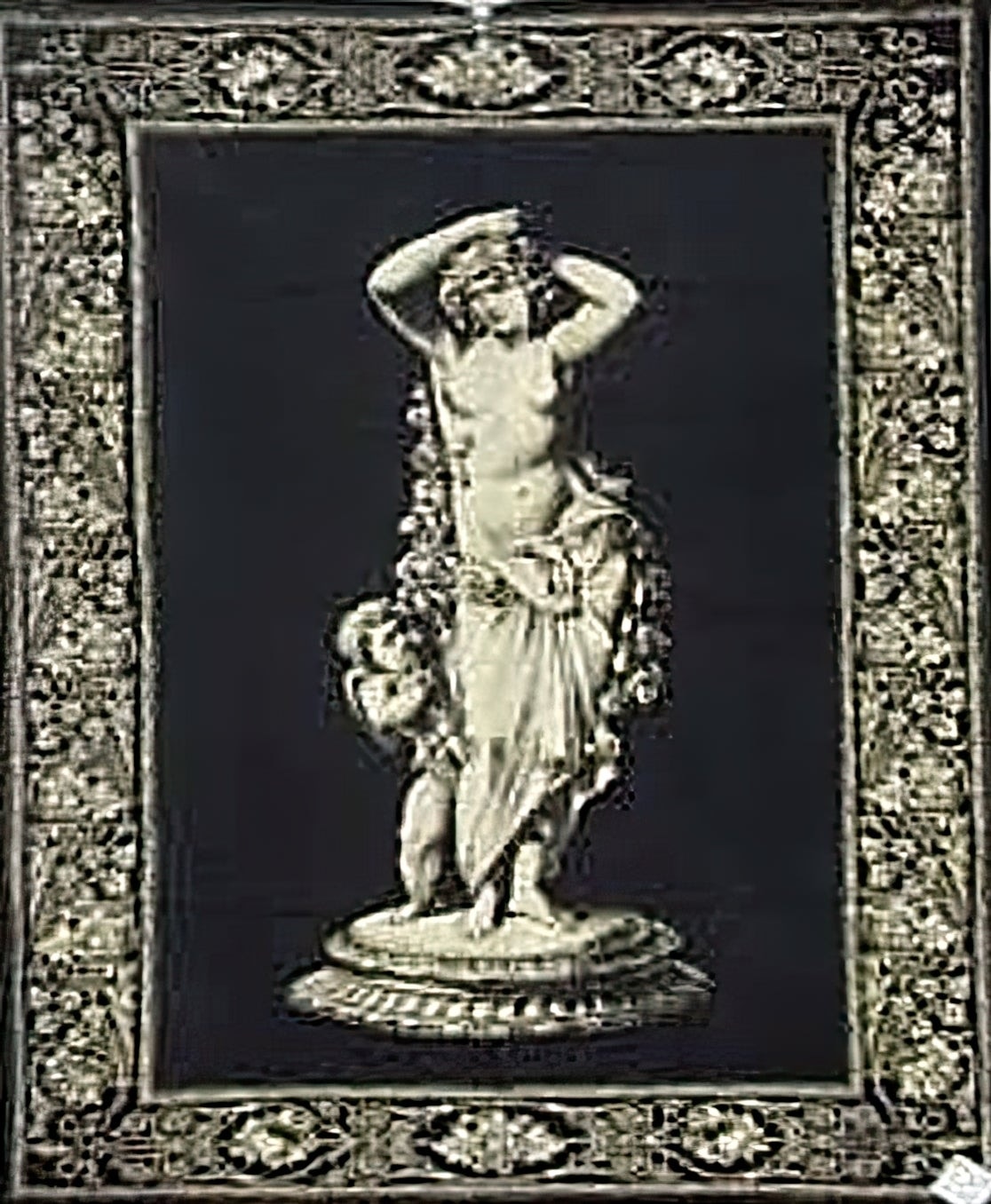  Female Statue/Black Tapestry 55x77 28722