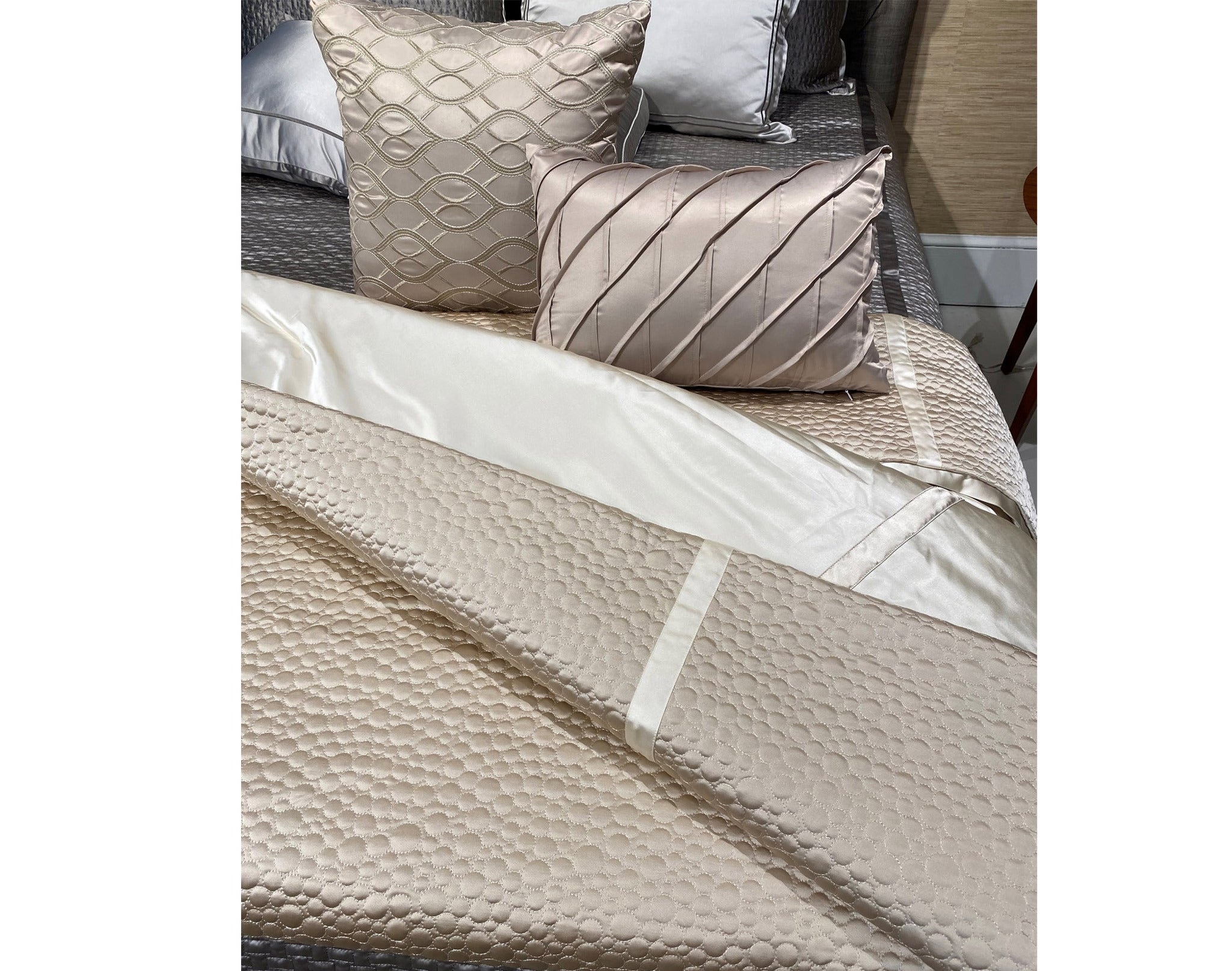  Radius 7 PC Queen Reversible Comforter Set 90611