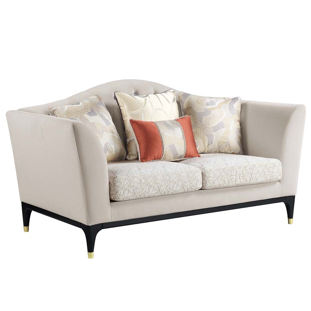  Tayden Loveseat With 4 Pillows 