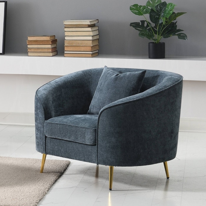  Nakendra Chair With Pillow 