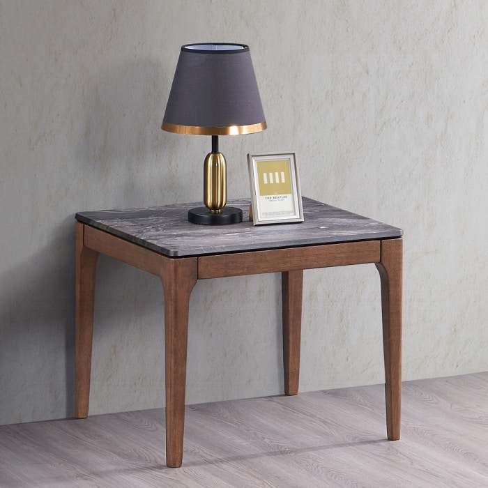  Bevis END TABLE 