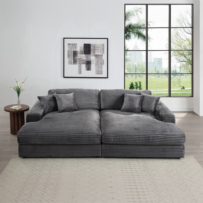  Hilde Chaise with 2 Pillows 