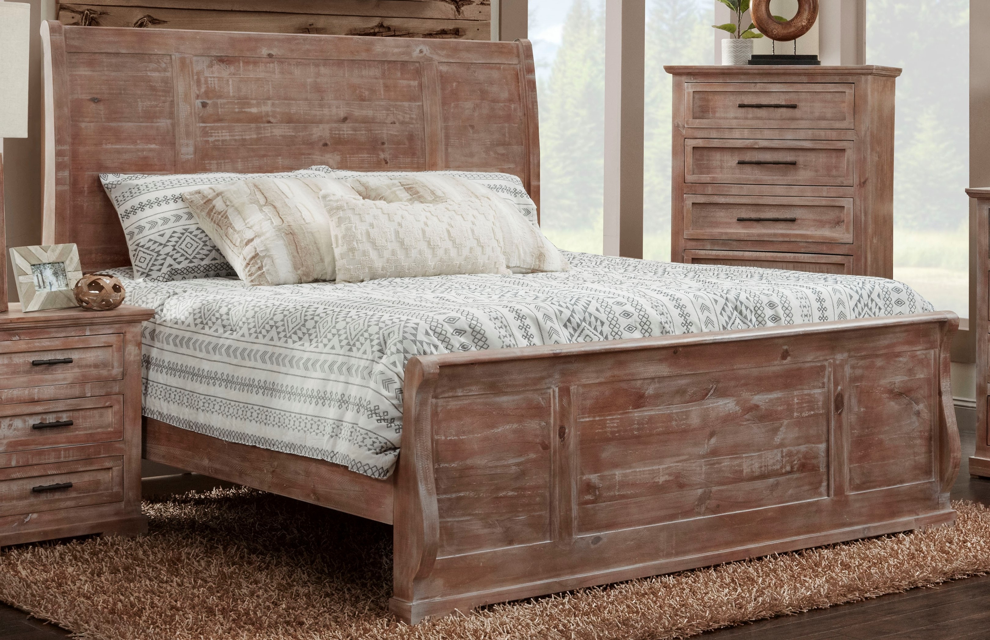 Tennessee Enterprises Bedroom Brooklyn King Size Bed BK8165KNW