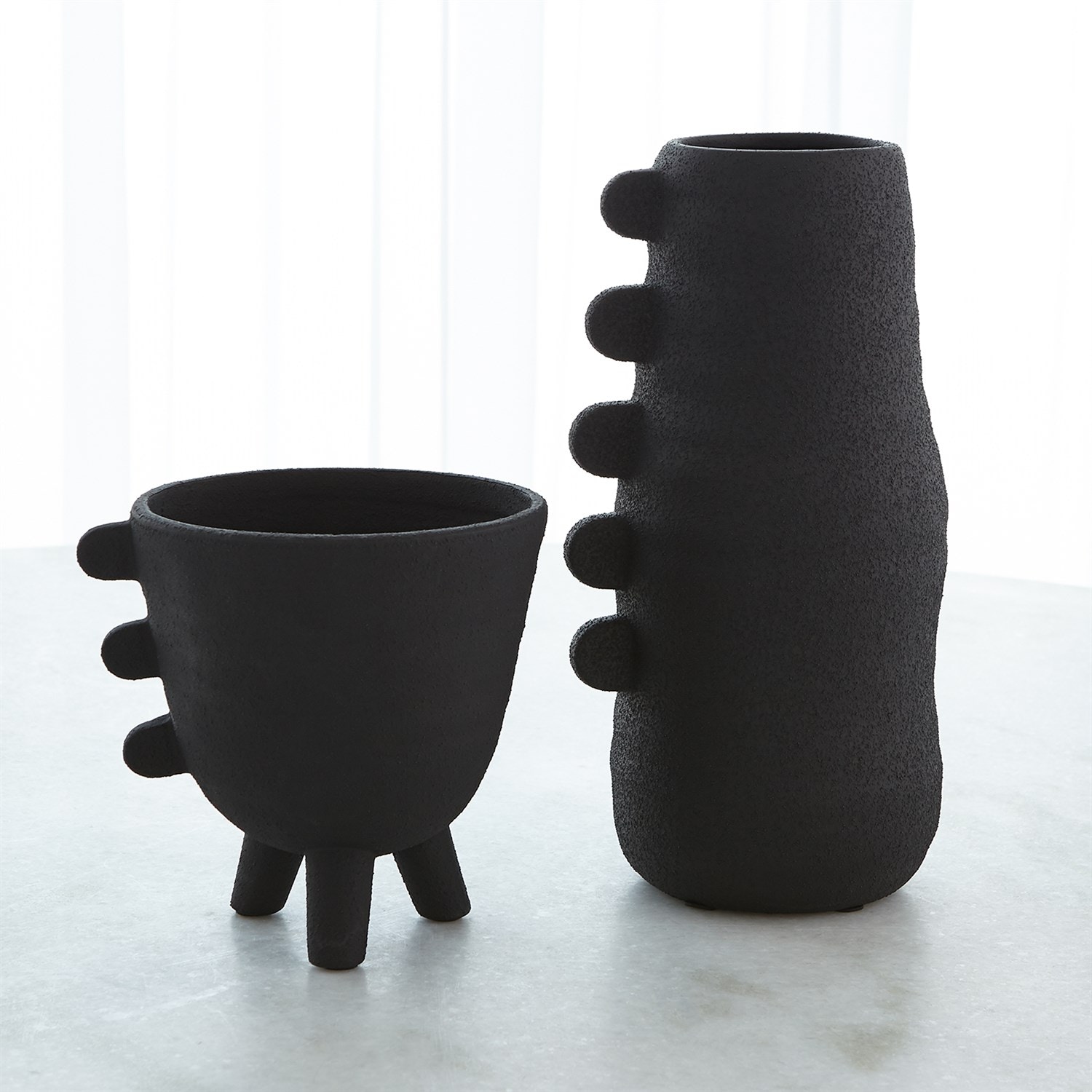  Primitive Porcelain 3 Leg Cache Pot-Black 