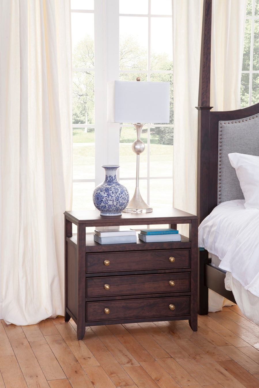 YUTZY WOODWORKING Bedroom 3 Drawer Nightstand 68040 YUTZY WOODWORKING Bedroom 3 Drawer Nightstand 68040