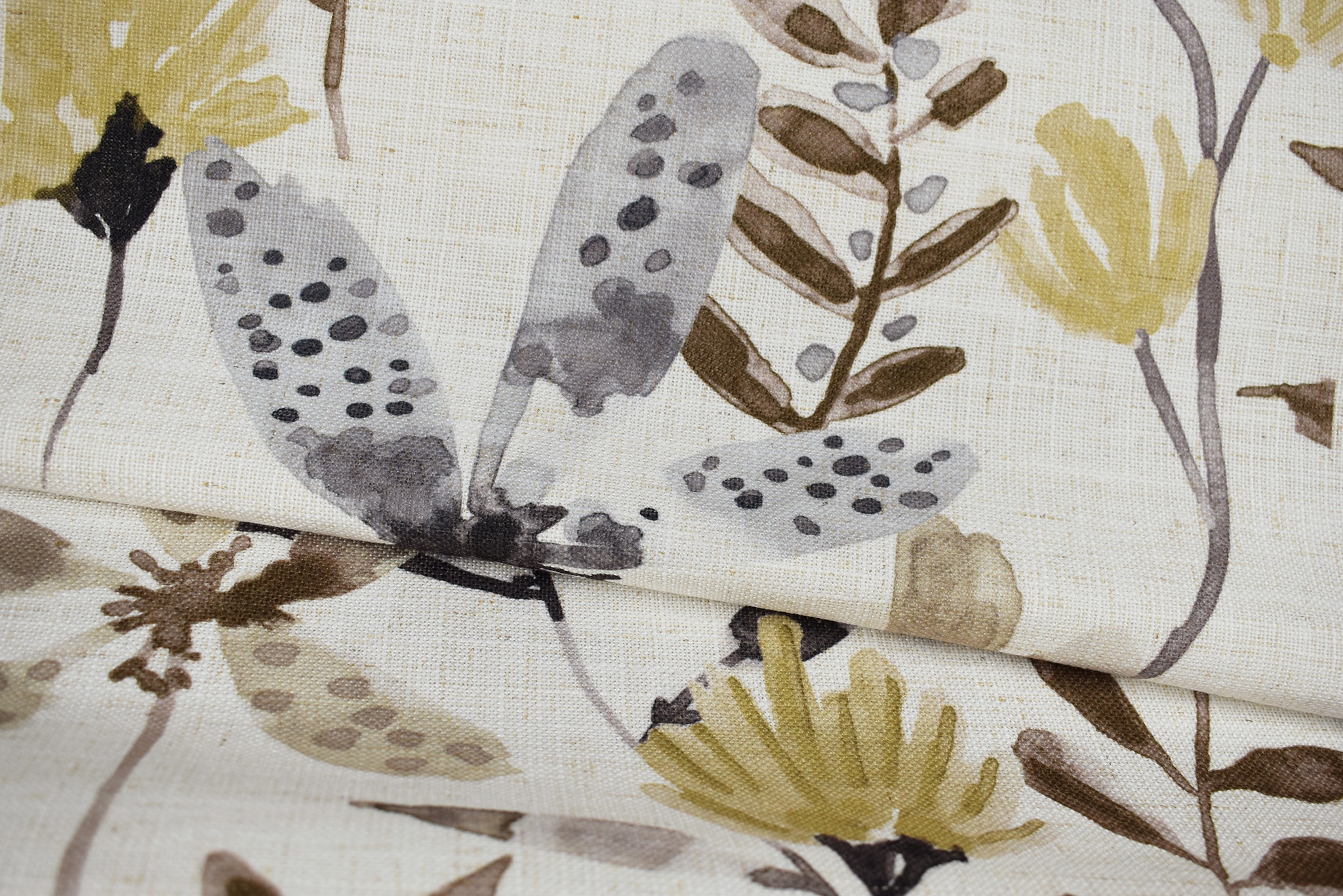   F113 FIELD OF FLOWERS BISQUE