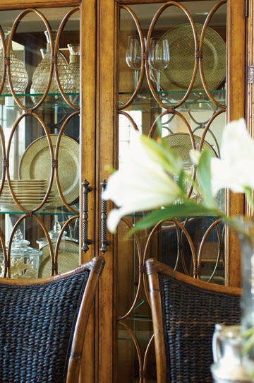 Tommy Bahama Home Casual Dining Mariana Display Cabinet 531-864