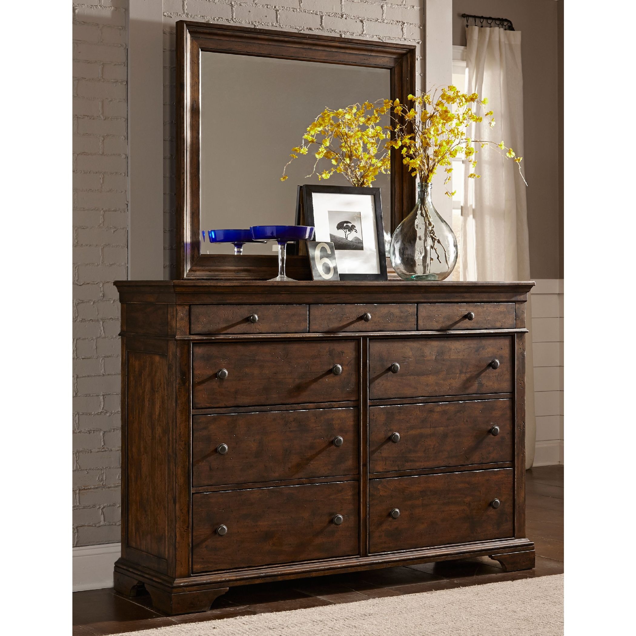 Trisha Yearwood Daisy Dresser