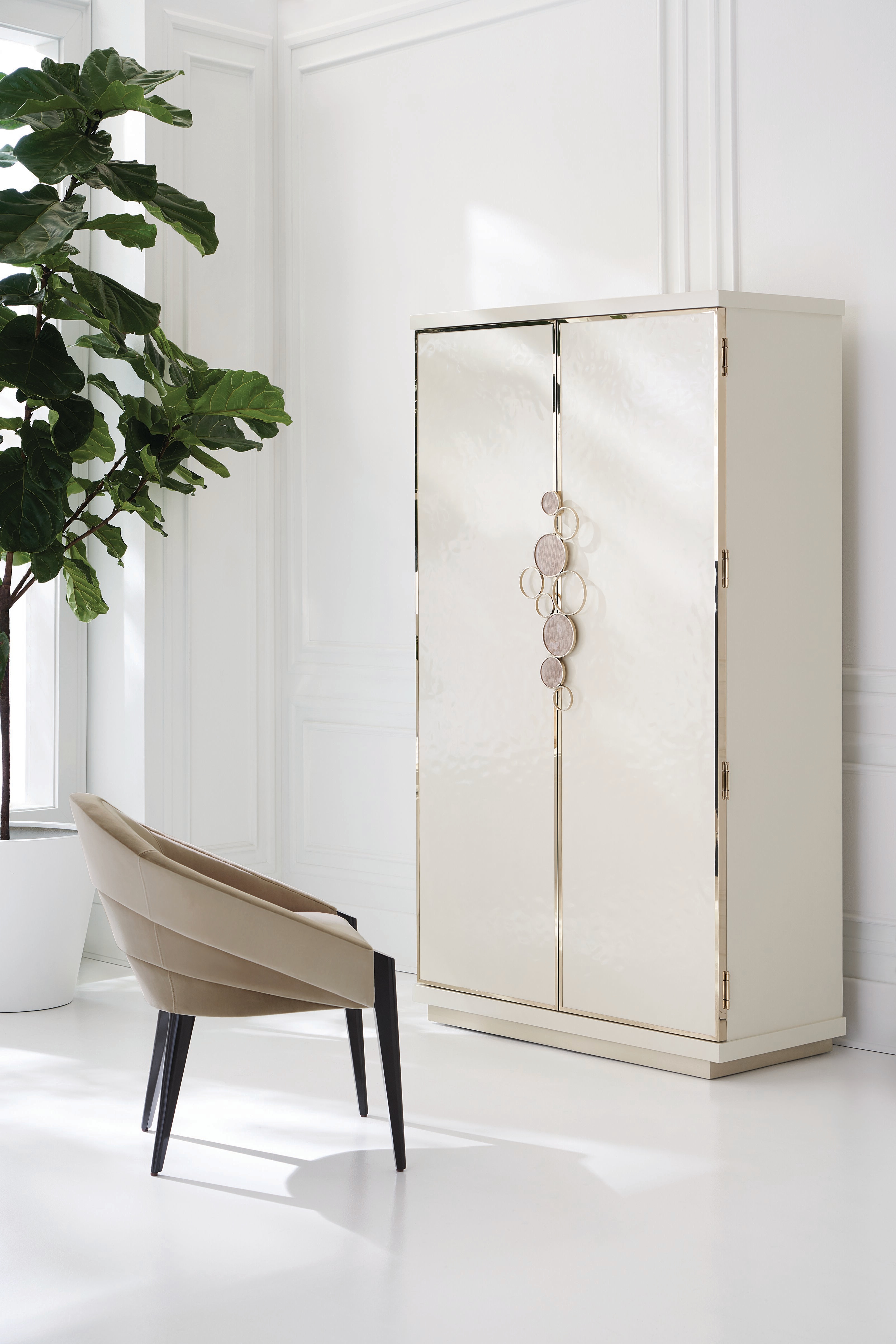 Caracole Signature Bedroom SKYSCRAPER SIG021051 Hickory Furniture