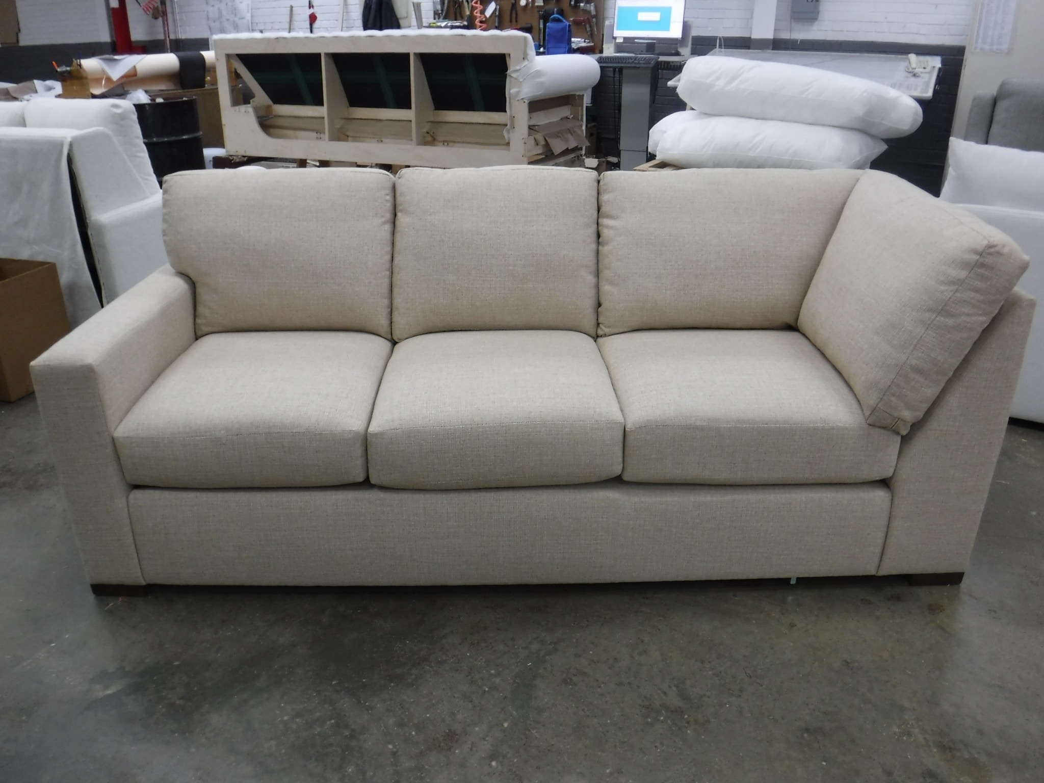 Bassett Living Room LAF Sect w/Corner 276866 D Noblin Furniture