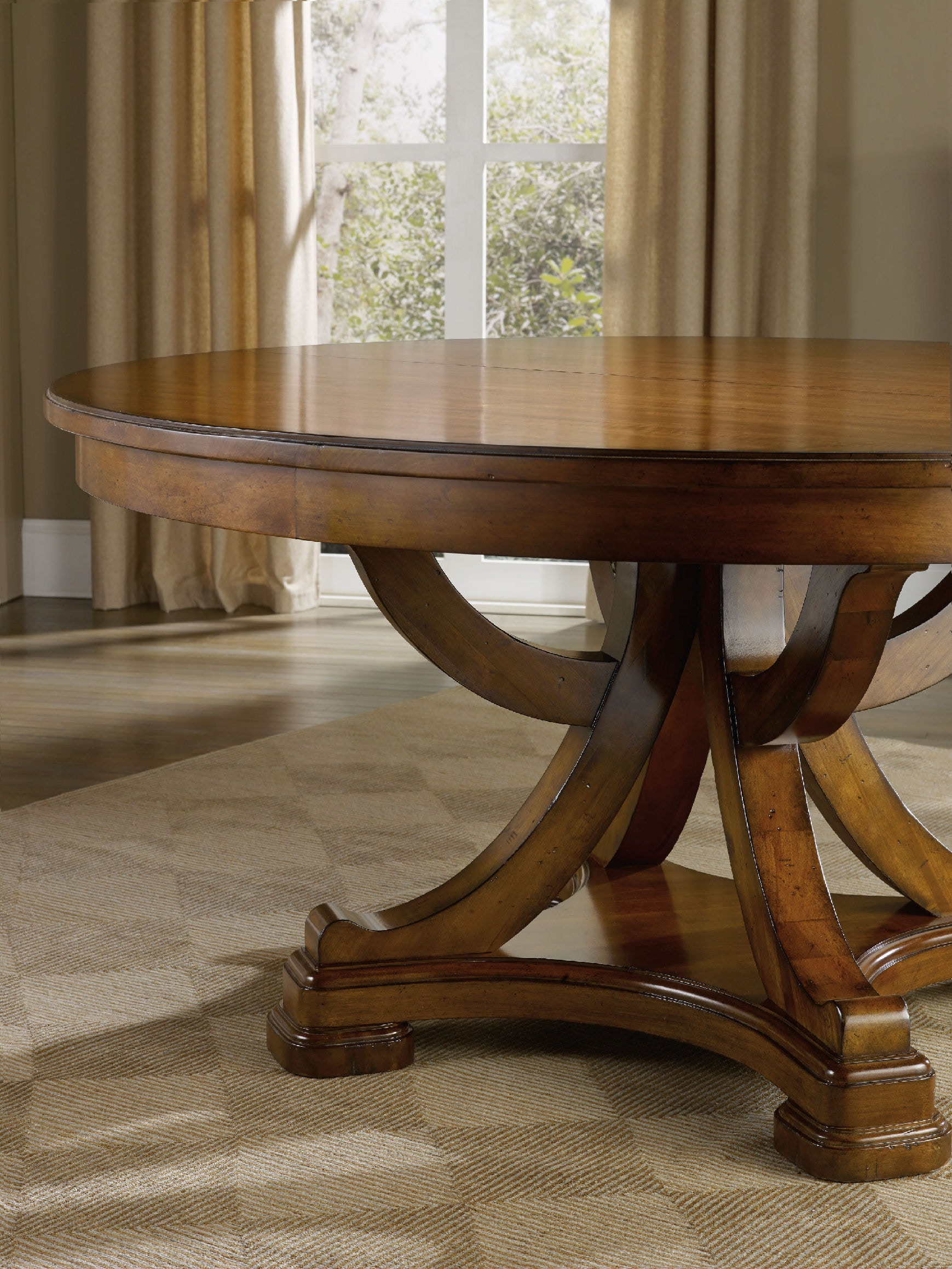 Hooker Furniture Dining Room Tynecastle Round Pedestal Dining Table