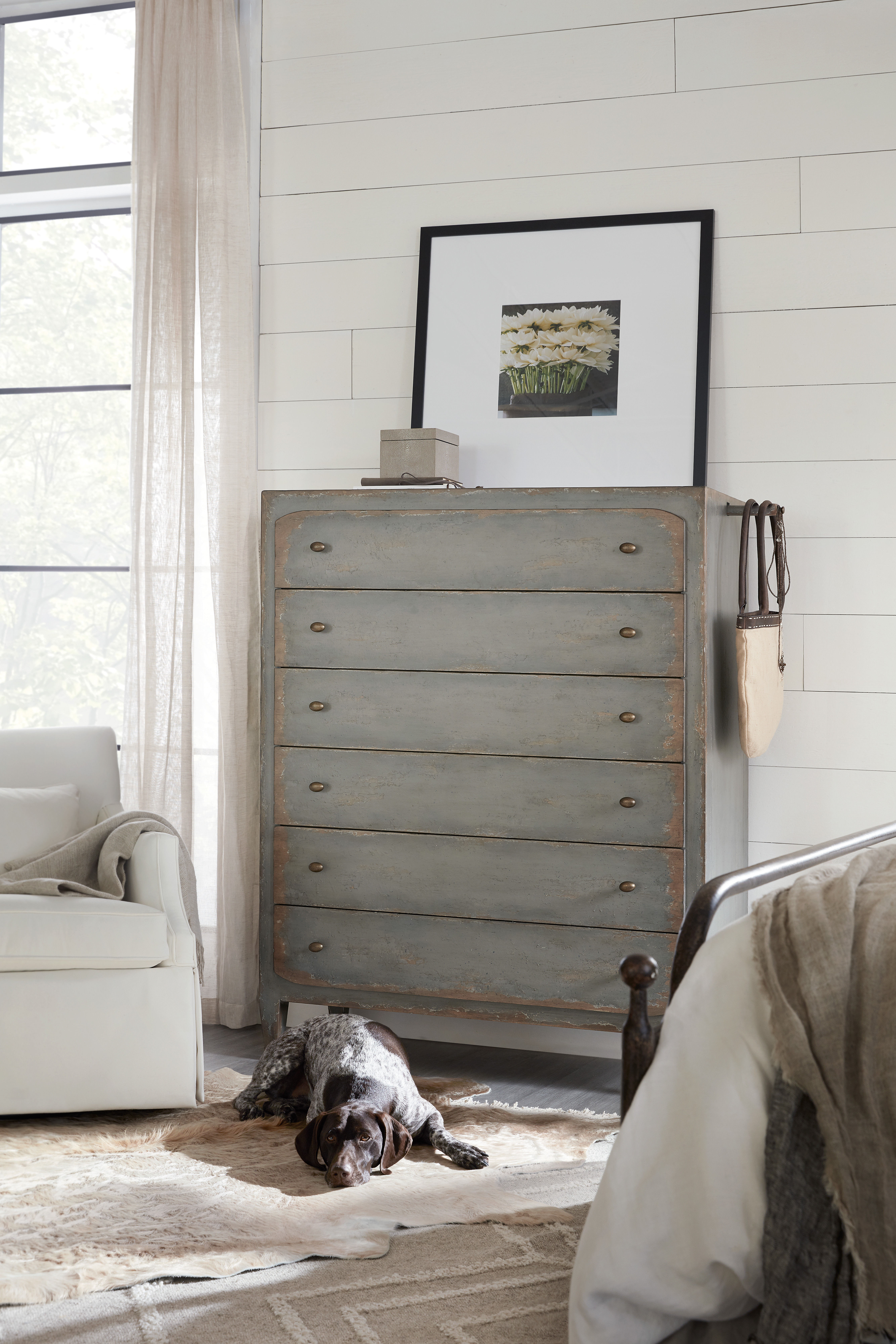 Hooker Furniture Bedroom Ciao Bella Six-Drawer Chest Hooker Furniture Bedroom Ciao Bella Six-Drawer Chest