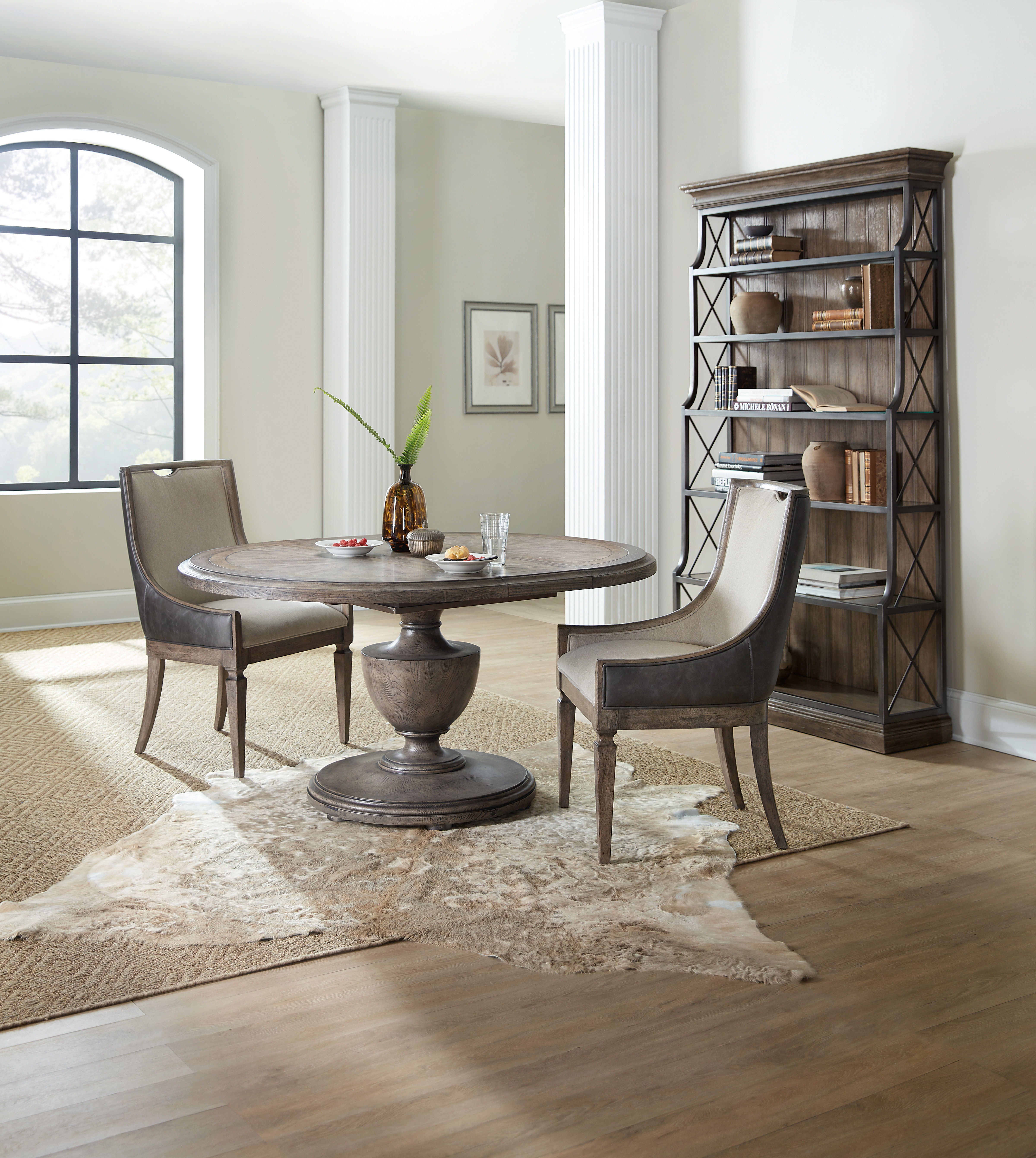 Hooker furniture round dining outlet table