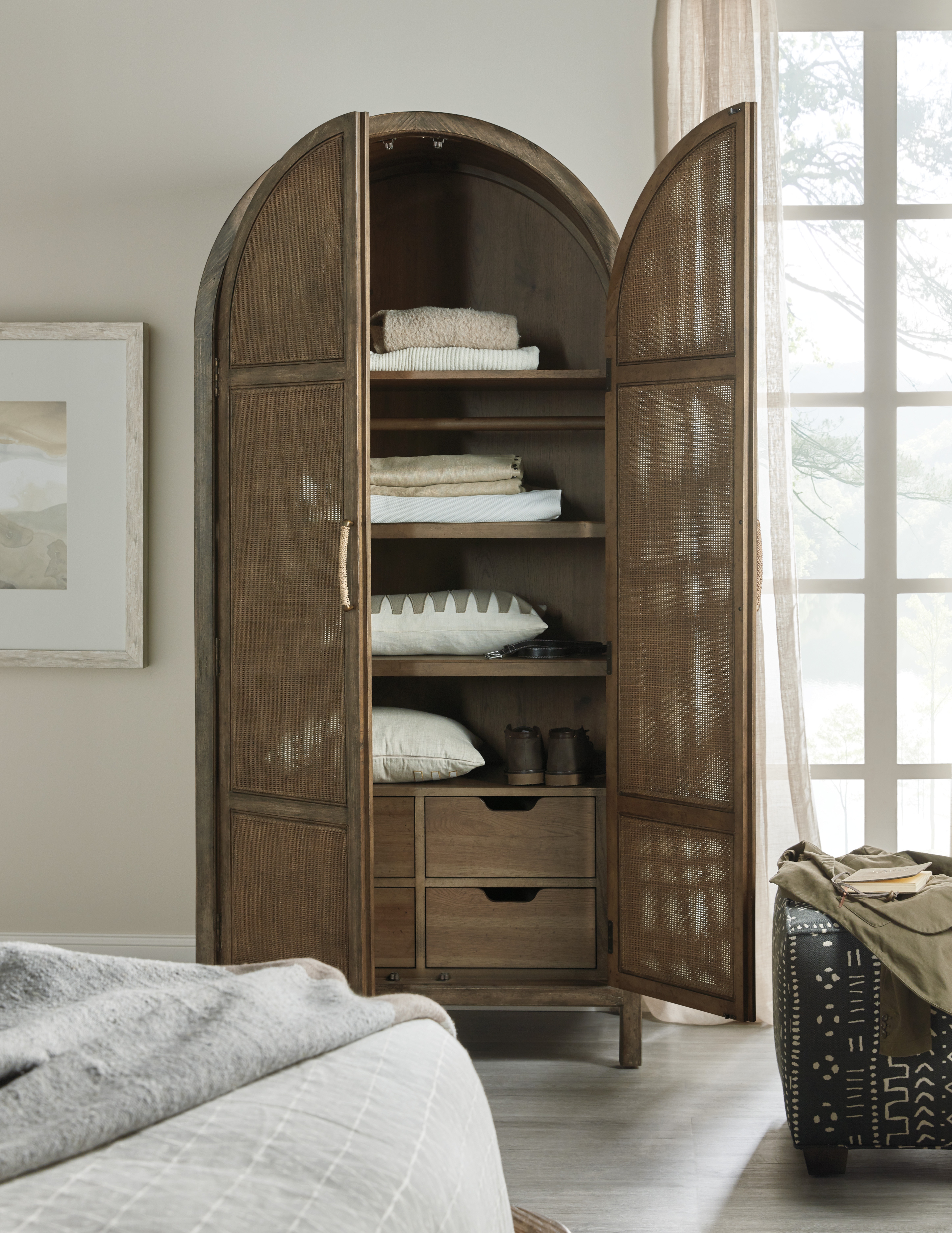 Hooker Furniture Bedroom Sundance Wardrobe 6015-90013-89