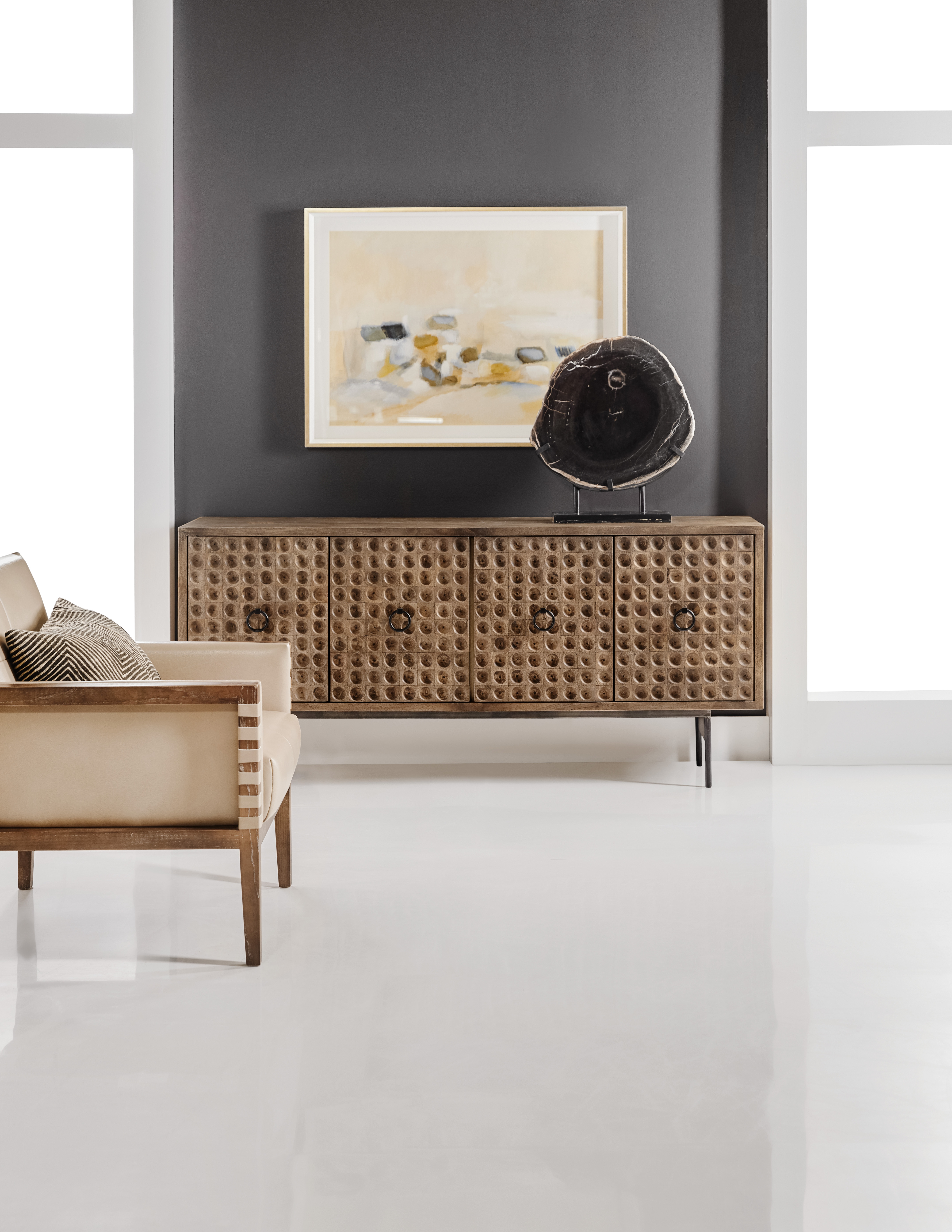 Honette Wide Stole （Natural） Hooker Furniture Living Room Melange Emmett Entertainment