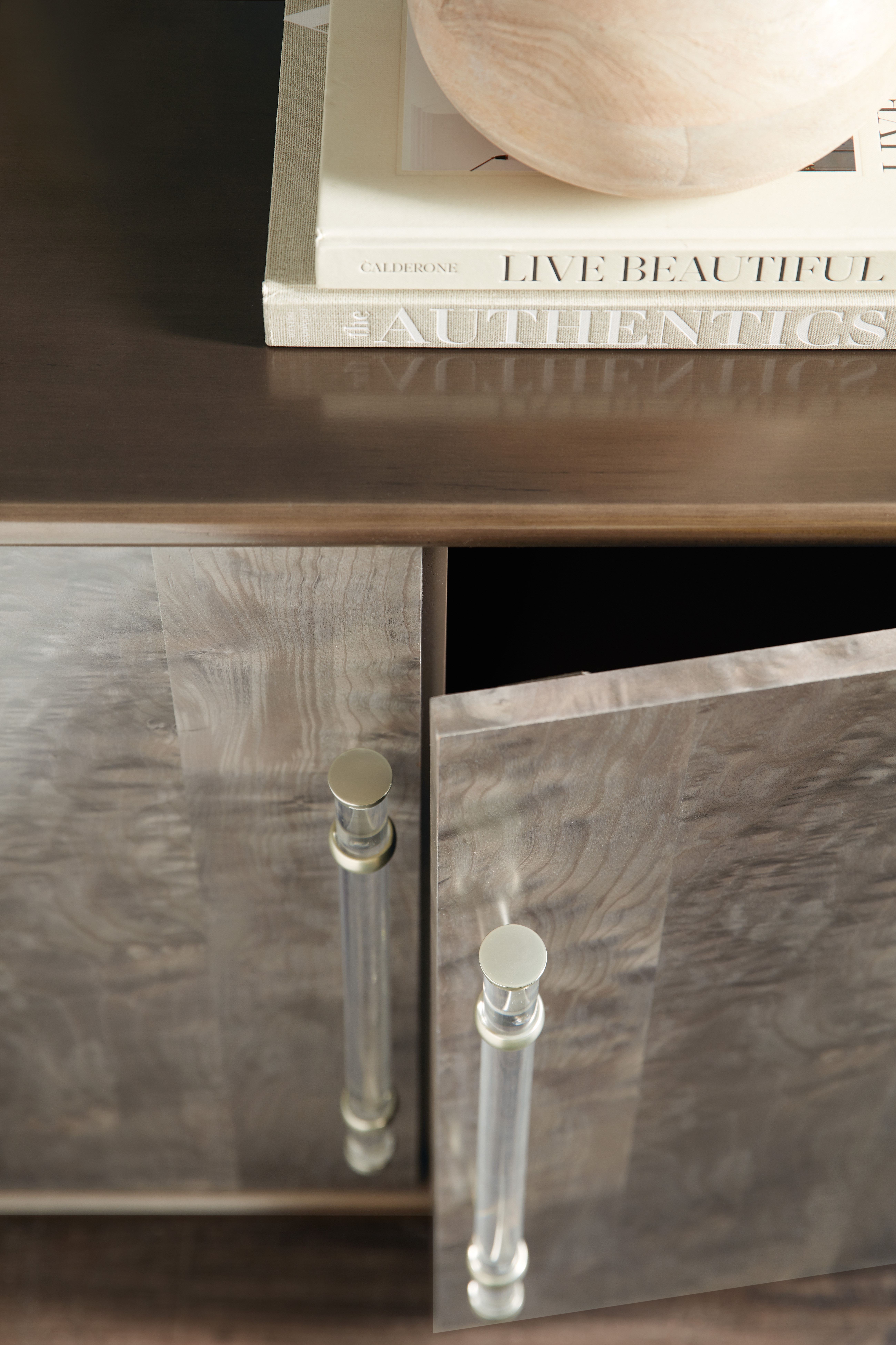 Hooker Furniture Living Room Melange Dorian Accent Chest 628-85719-89