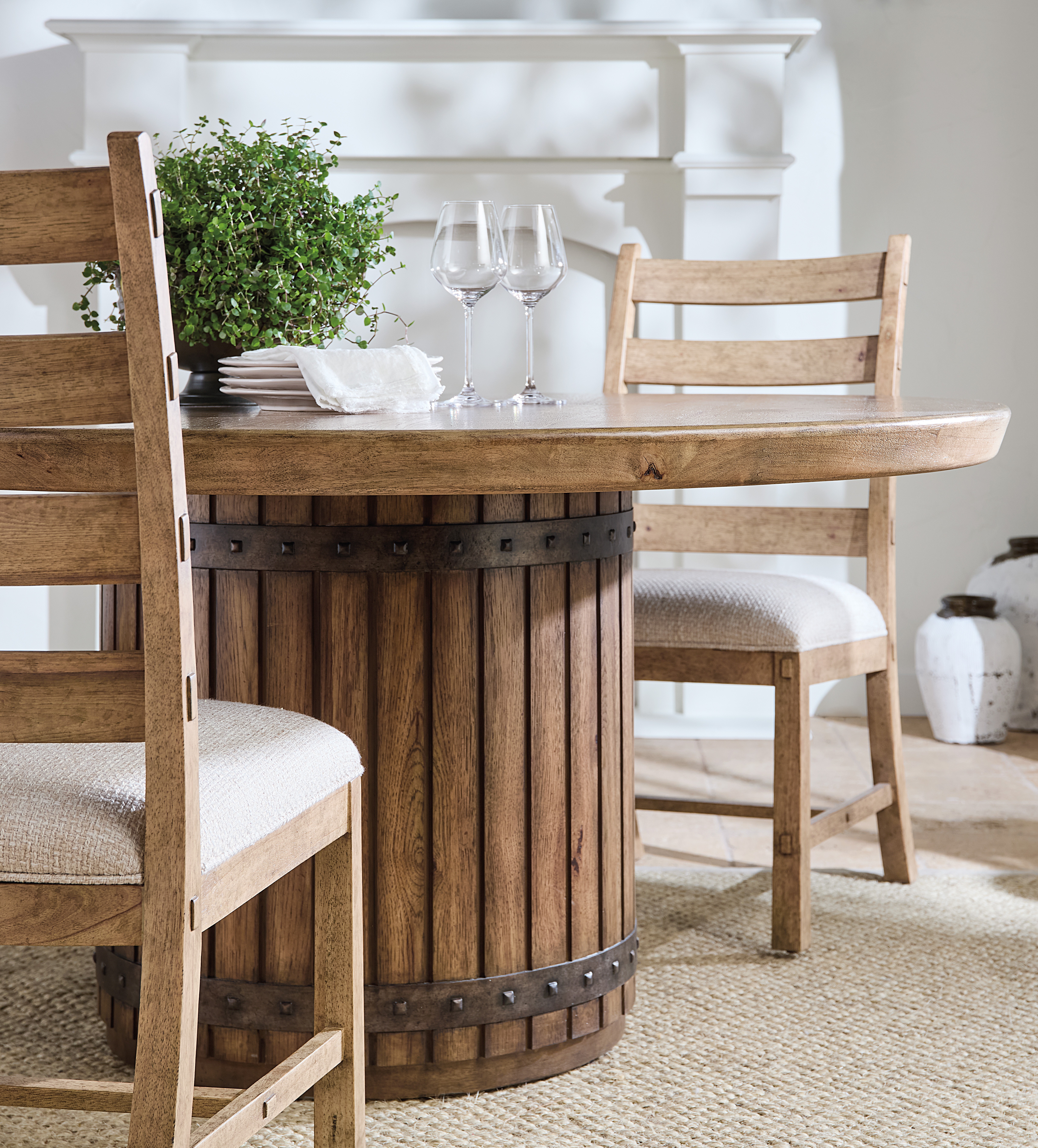 Hooker Furniture Casual Dining Vineyard Row Round Dining Table 6952-75203-80