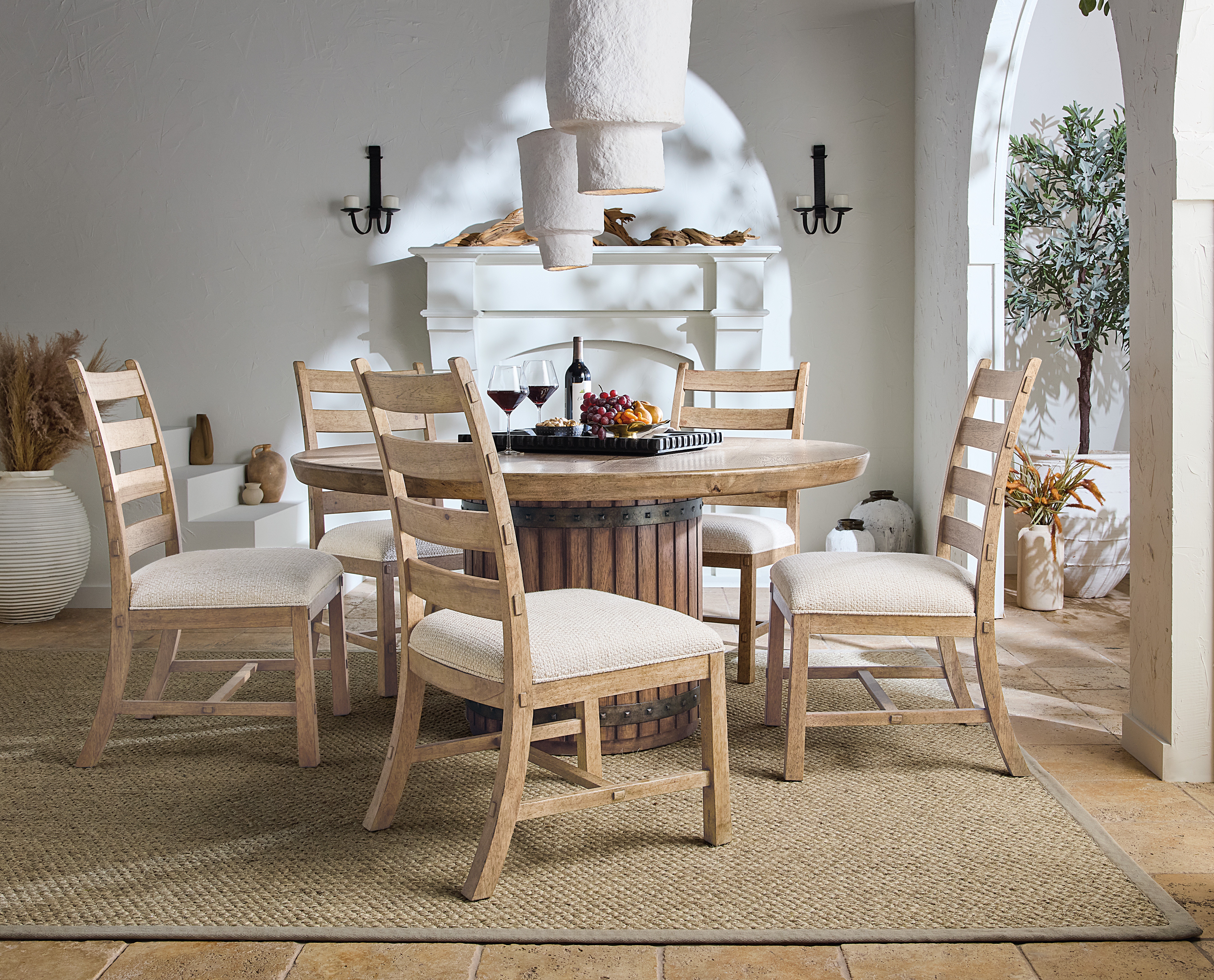 邦楽 albero Duca Hooker Furniture Casual Dining Vineyard Row Round Dining Table