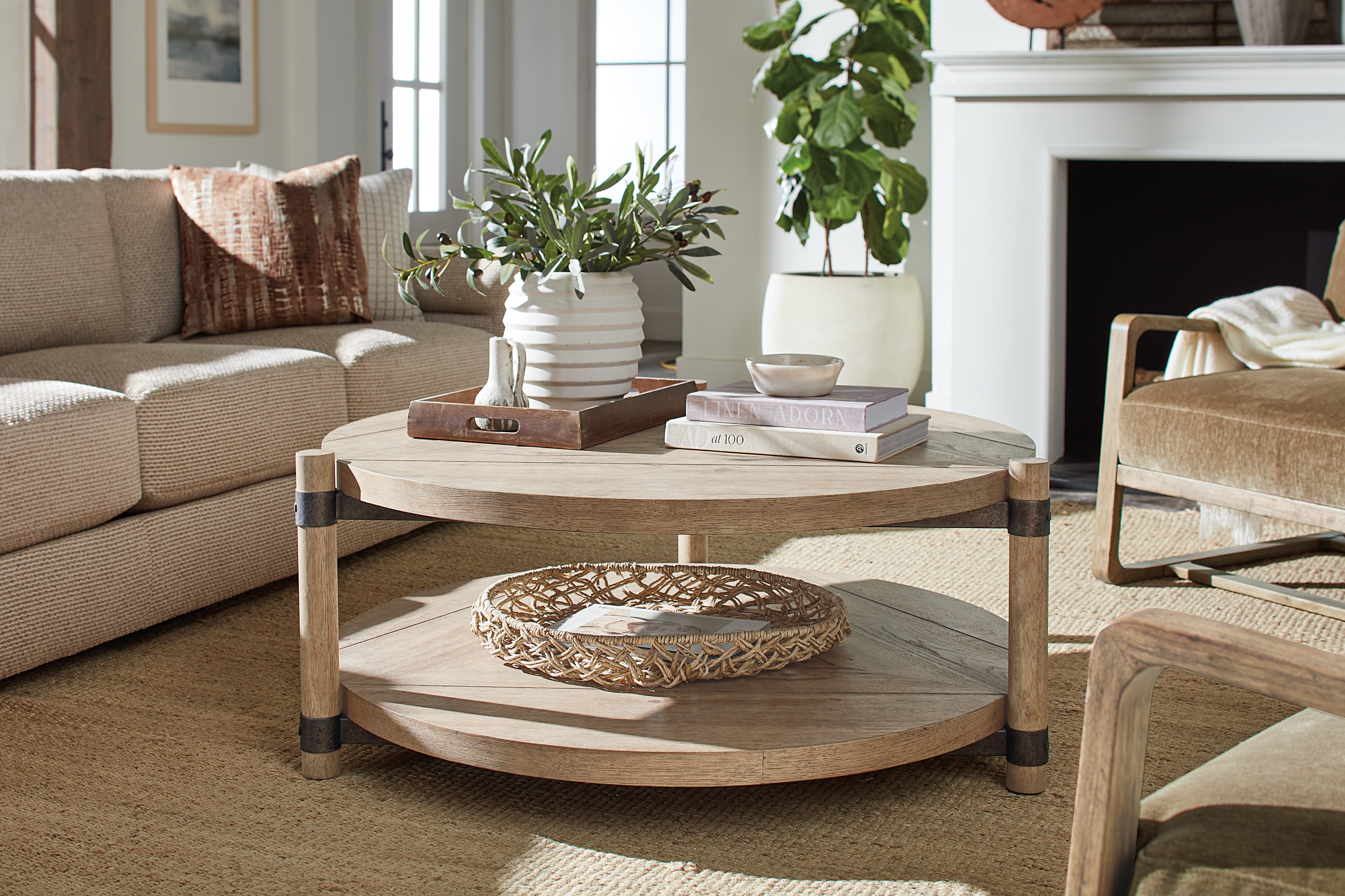 Hooker Furniture Living Room Vineyard Row Round Cocktail