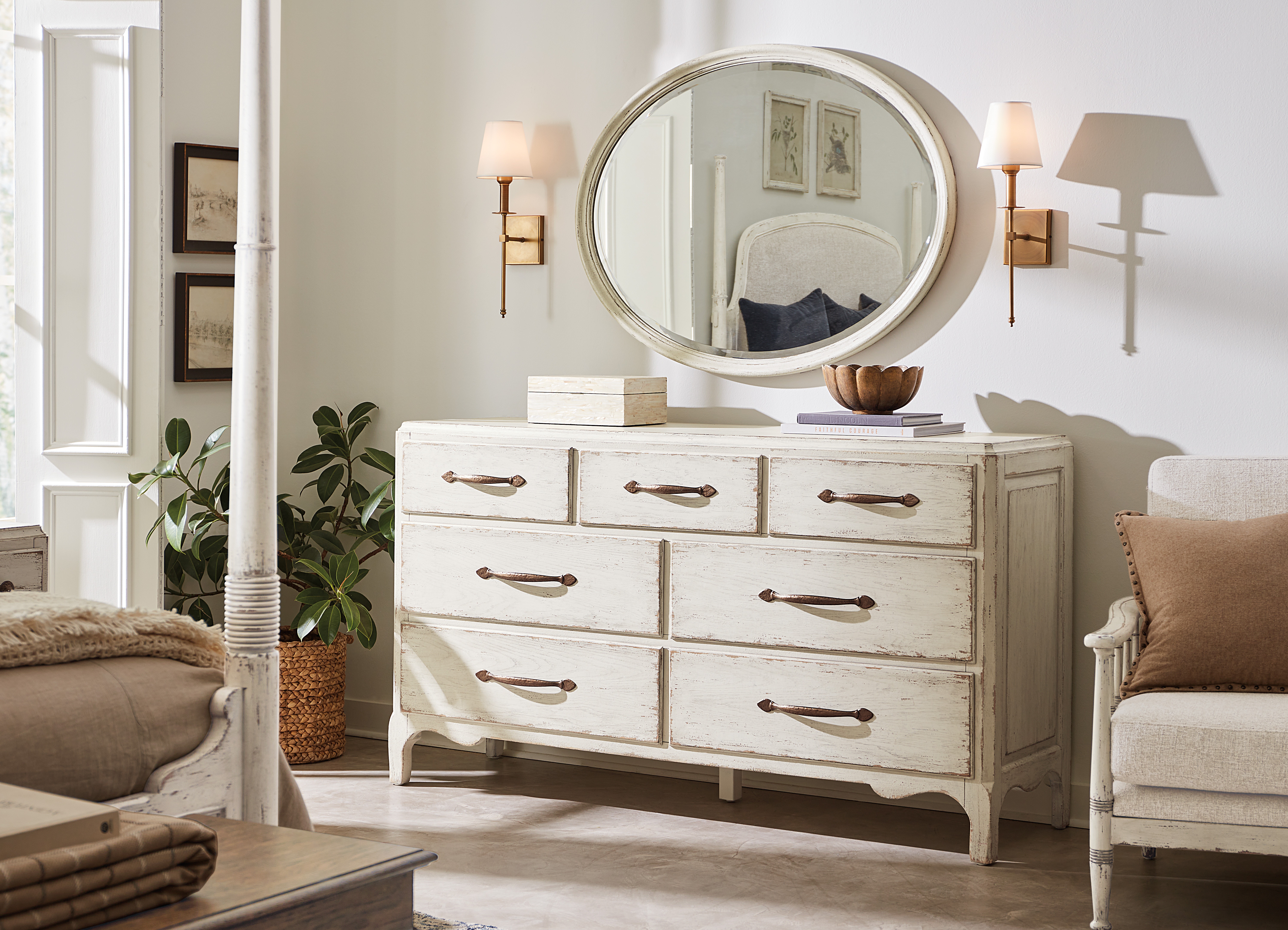 Hooker Furniture Bedroom Americana Oval Mirror 7050-90007-02