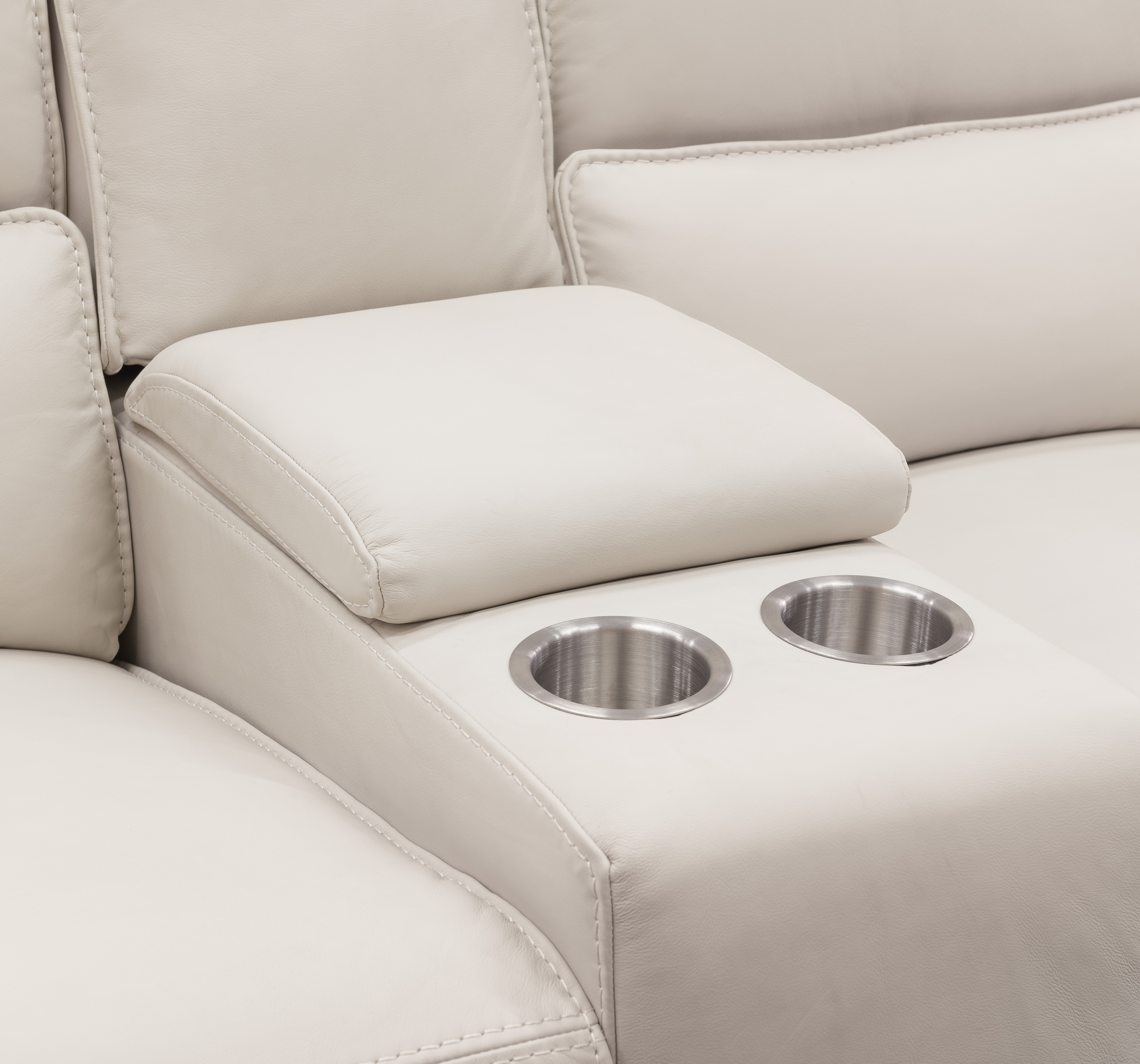 Hooker Furniture Living Room Miles Zero Gravity PWR Console