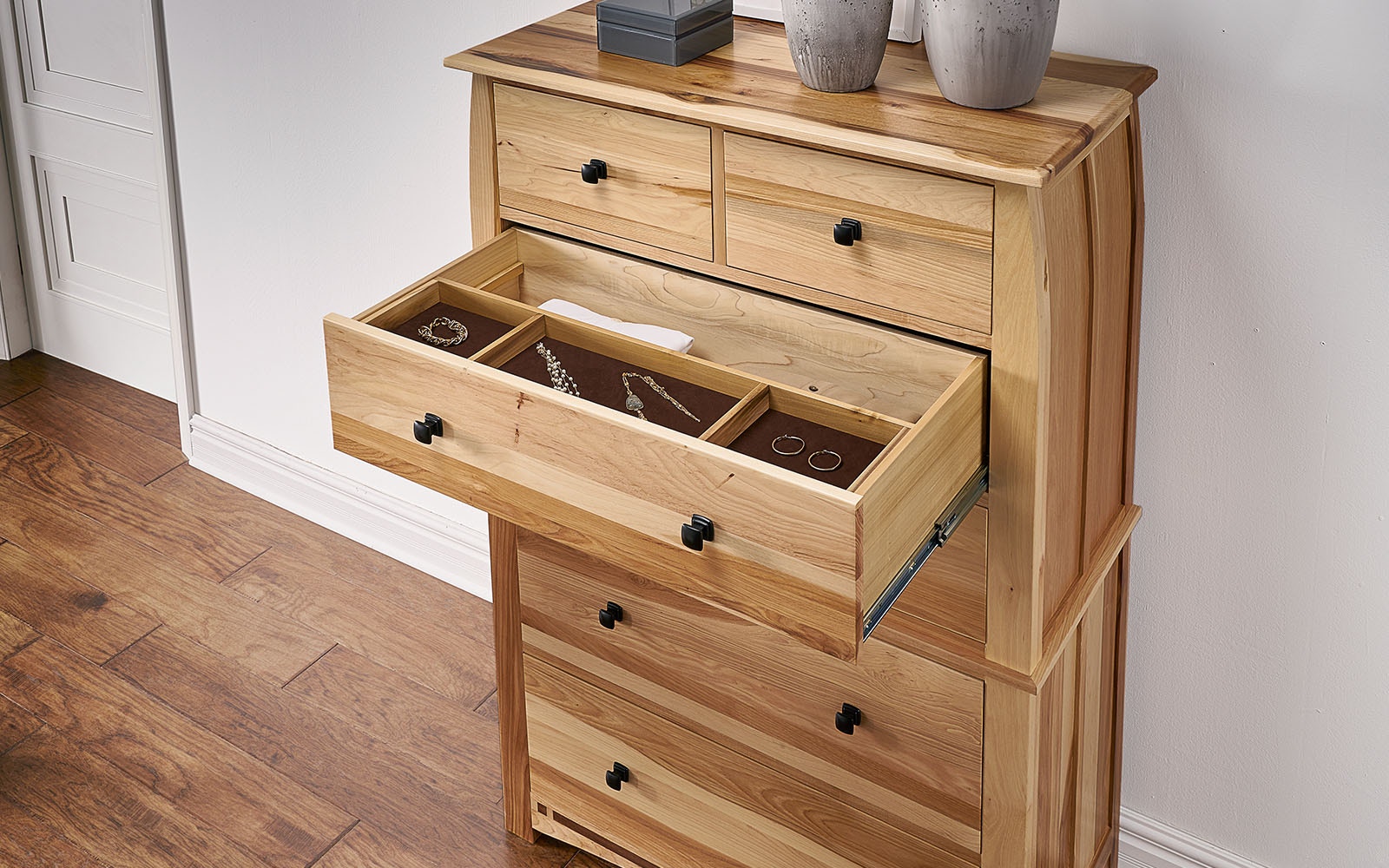A America Bedroom Adamstown Chest ADA-NT-5-60-0 - North ...