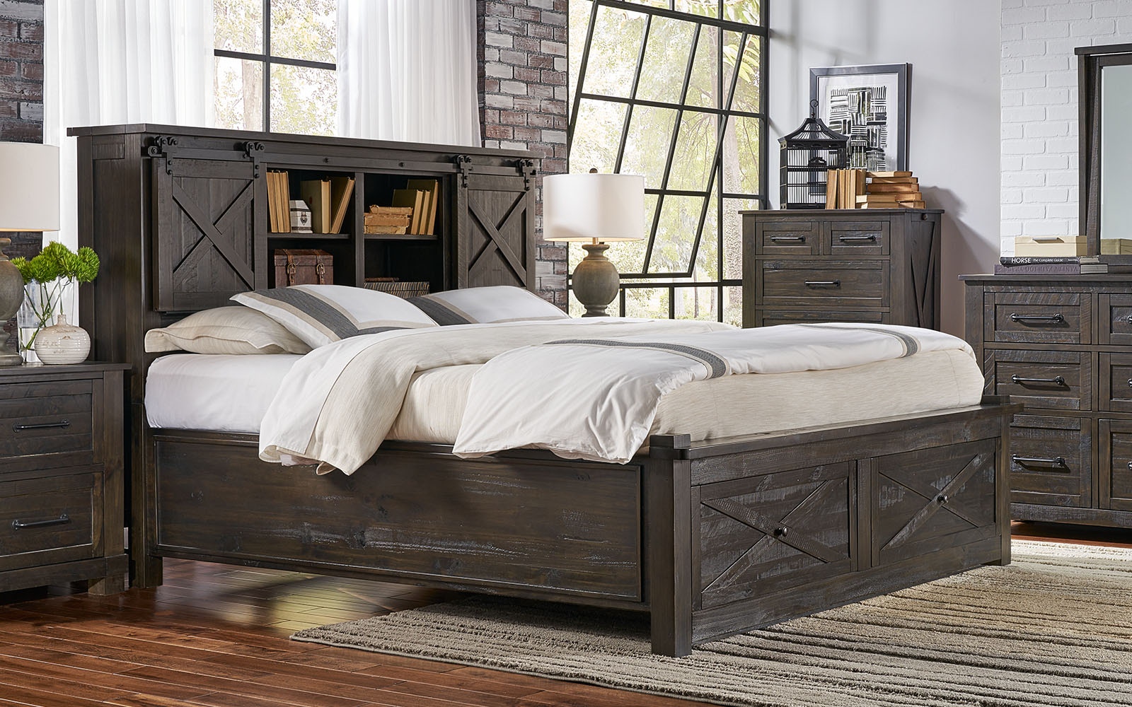 Storage bed outlet with footboard