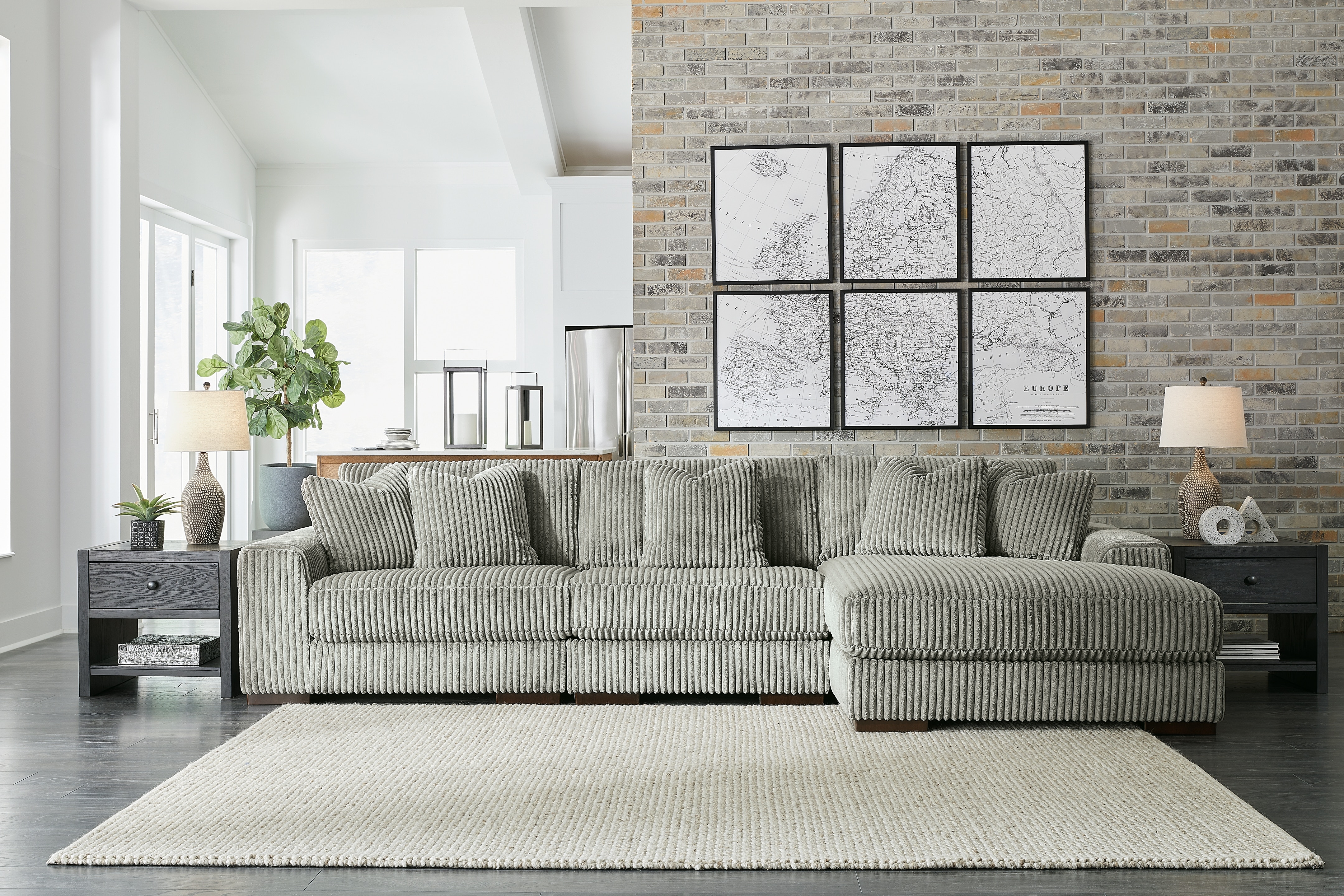 Ashley Lindyn Lindyn 3-Piece Sectional with Chaise 21105S9