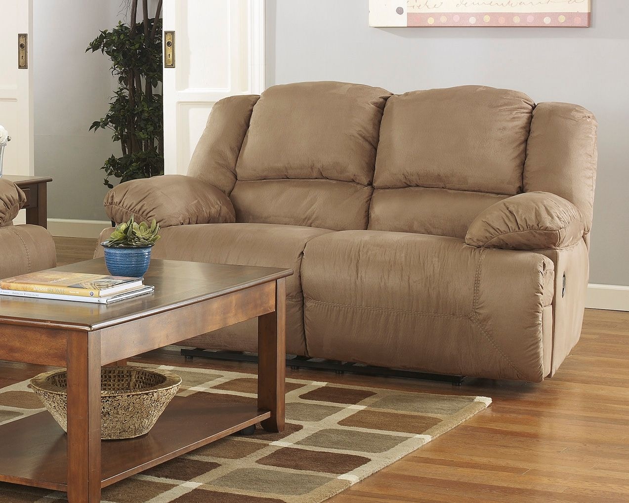 Hogan reclining store loveseat