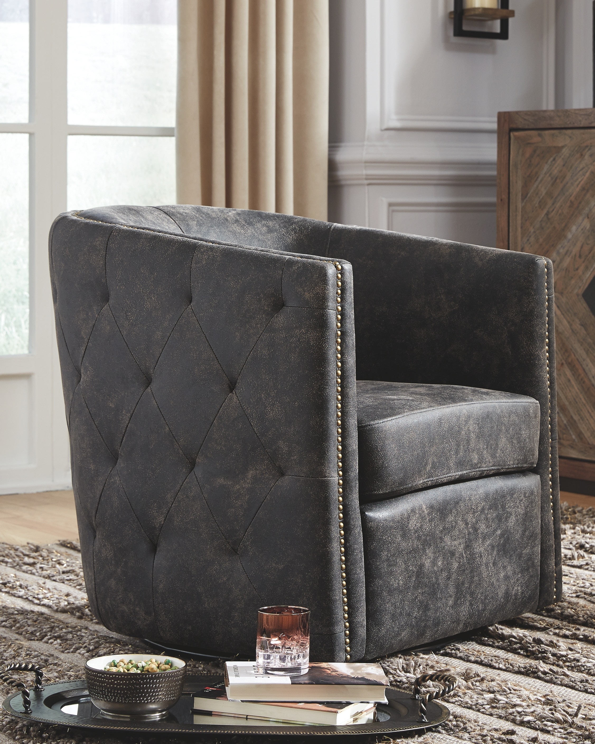 Brentlow accent store chair