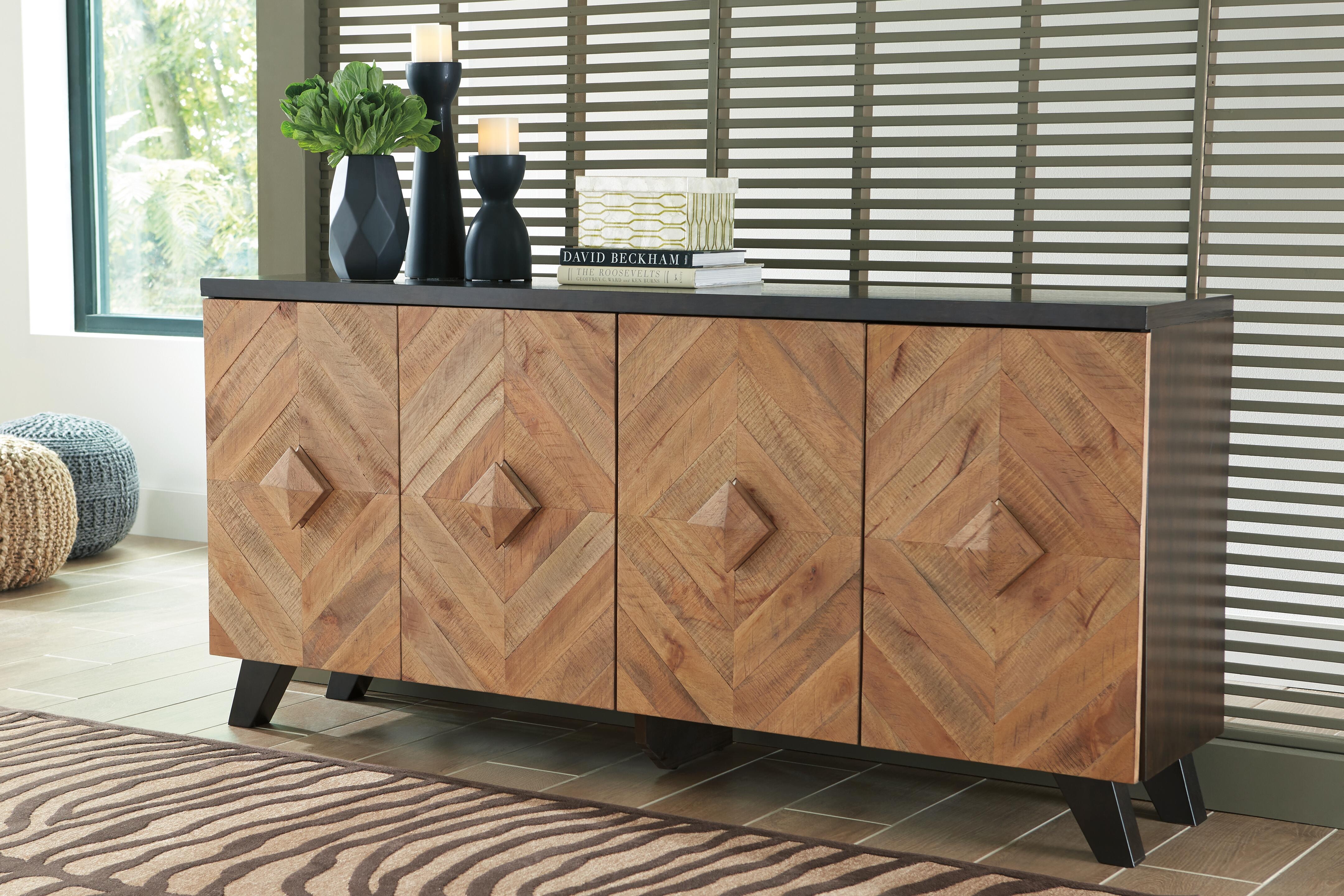 Signature Design by Ashley Living Room Robin Ridge Accent Cabinet