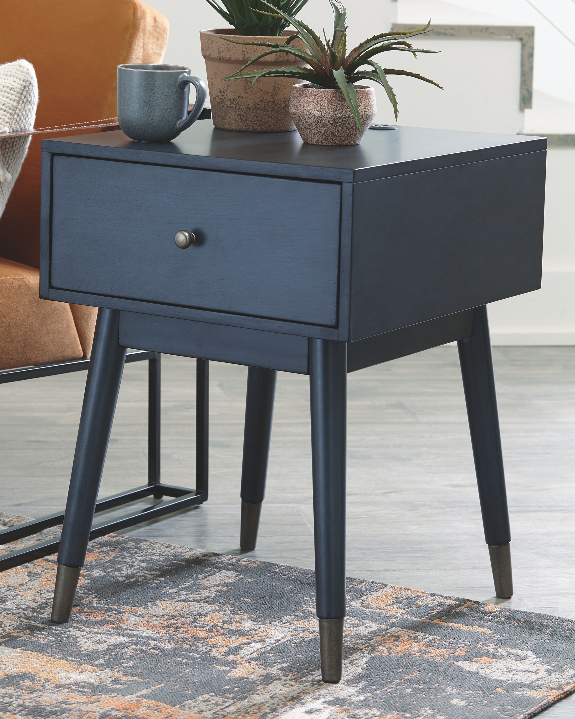 Signature Design by Ashley Living Room Paulrich Accent Table