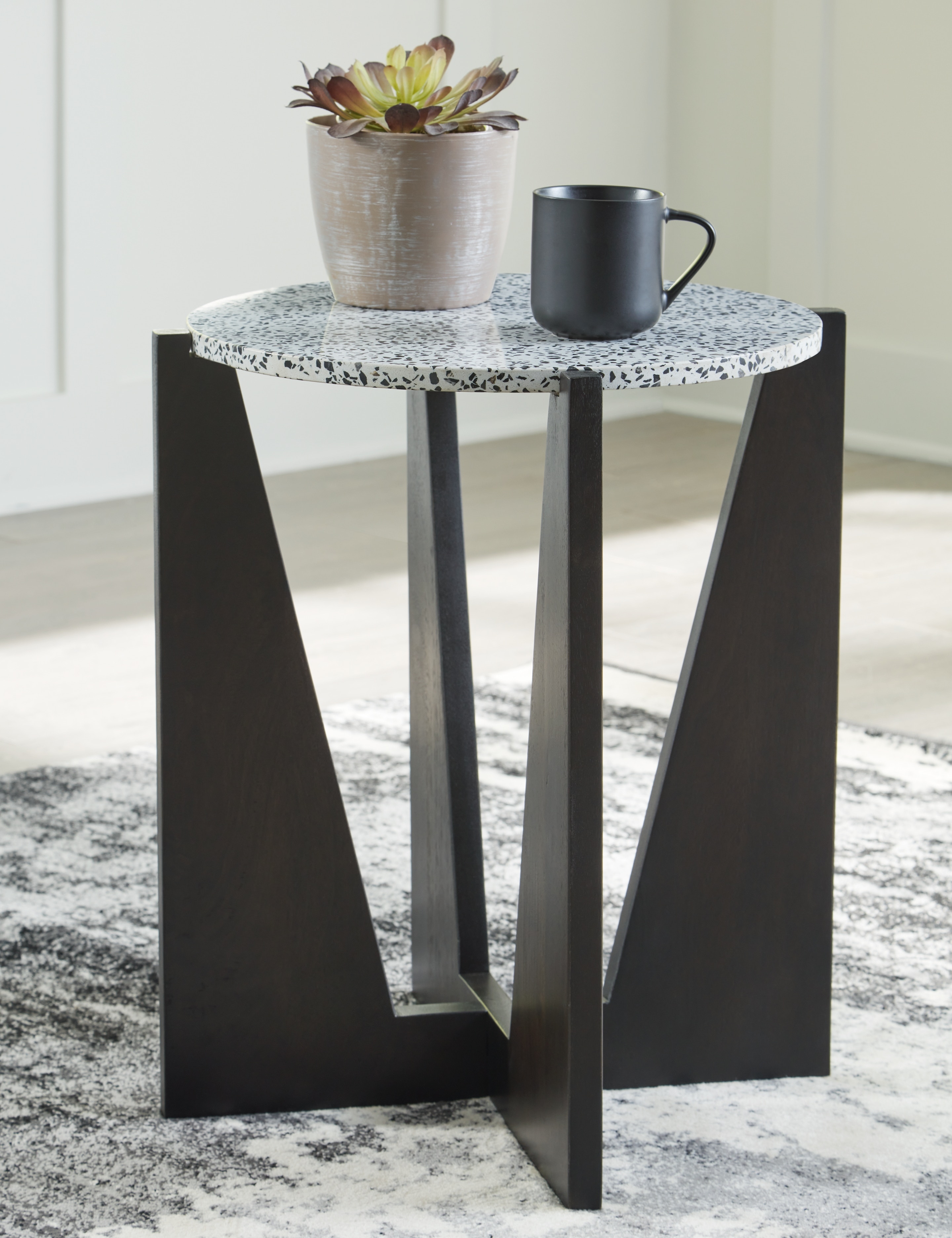 Signature Design by Ashley Living Room TELLRICH ACCENT TABLE