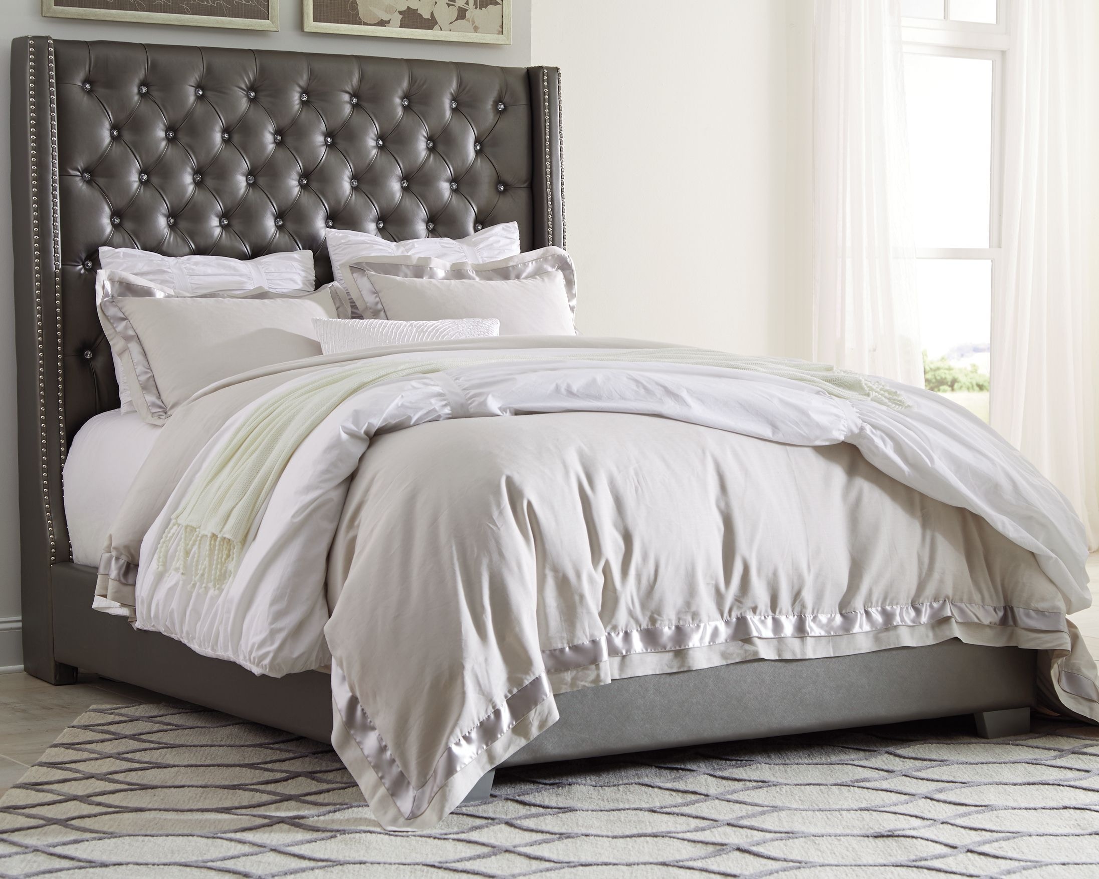 Signature Design by Ashley Bedroom Coralayne Queen Upholstered Bed