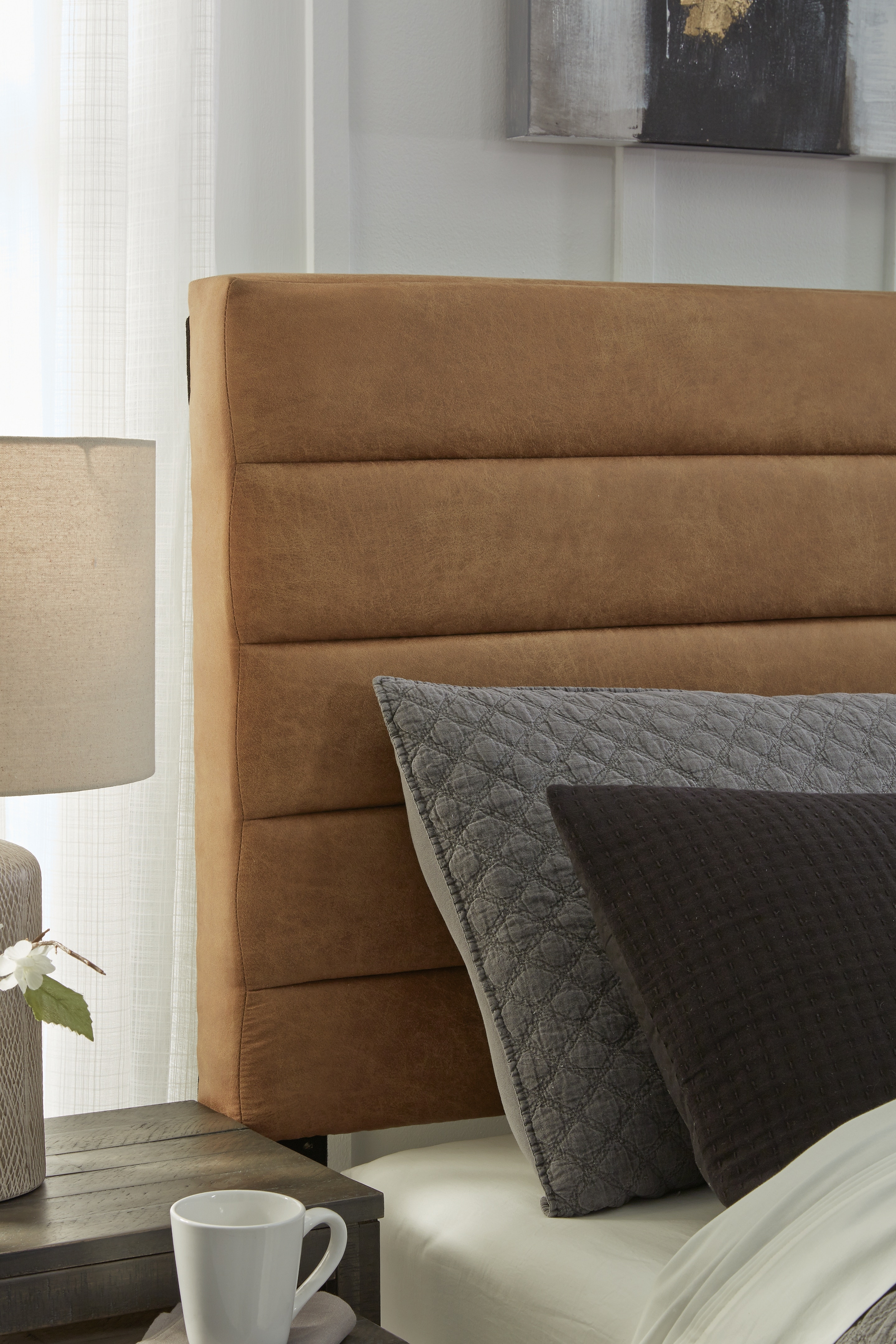 Signature Design by Ashley Bedroom Vintasso Queen Upholstered Bed
