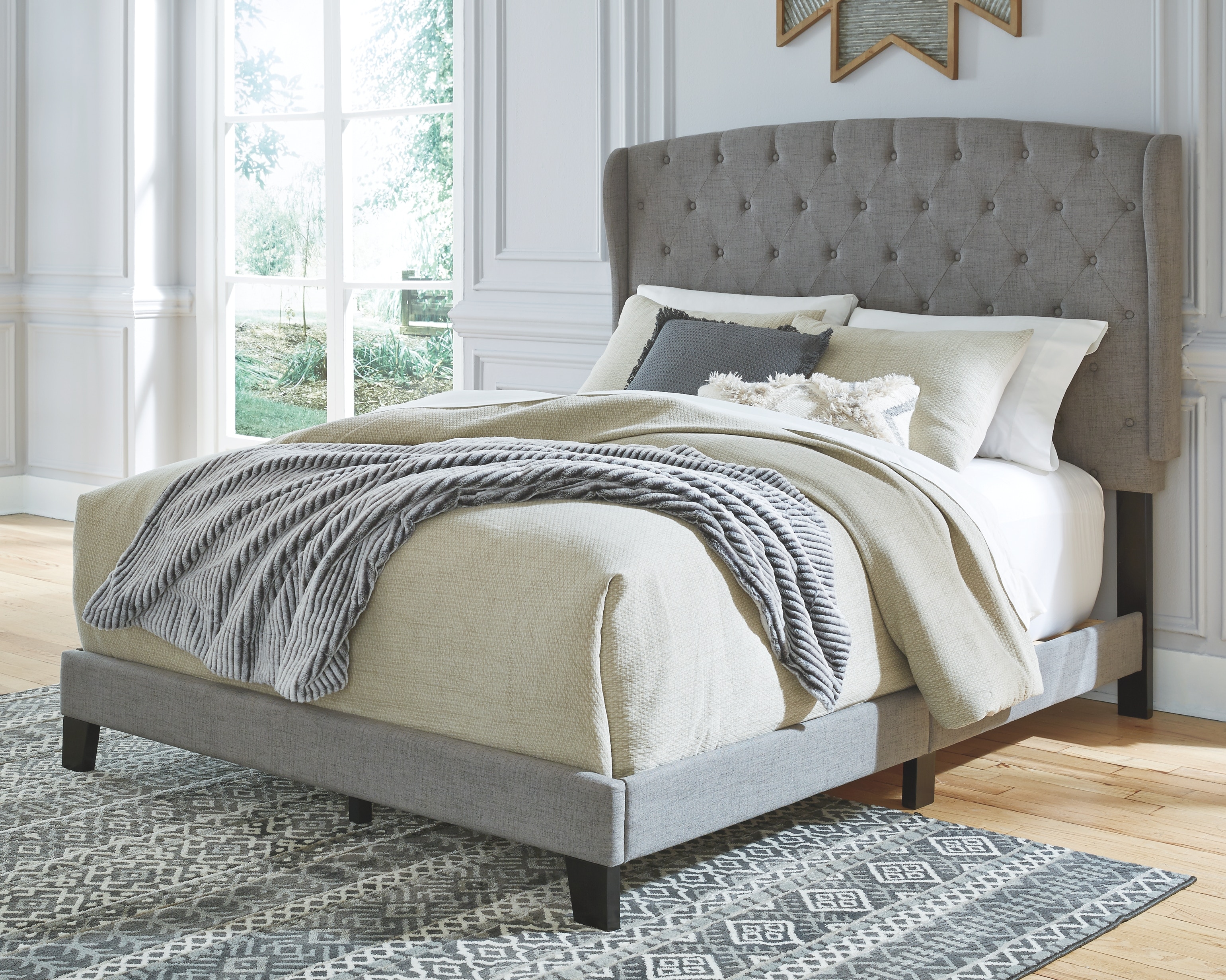 Vintasso queen shop upholstered bed