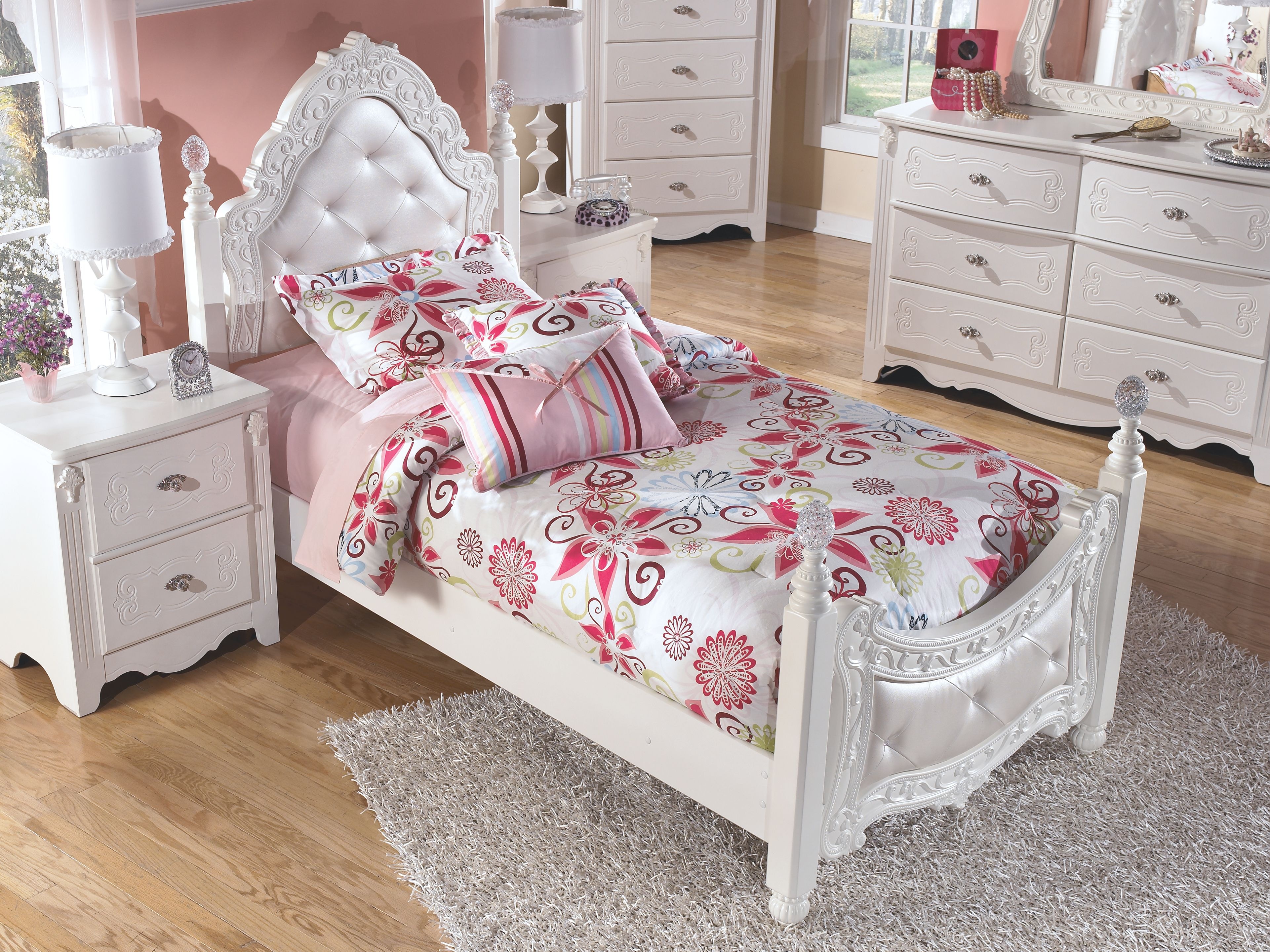 Ashley exquisite 2025 poster bed