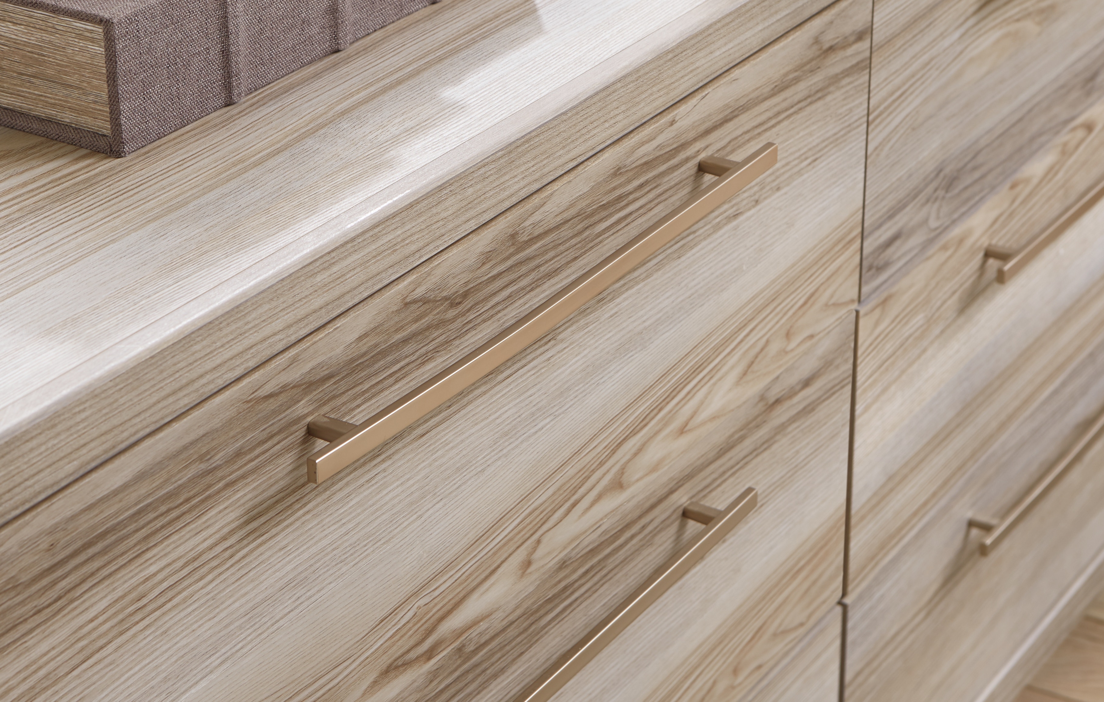 Ashley Hasbrick Hasbrick Dresser B2075231 Portland, OR Key Home