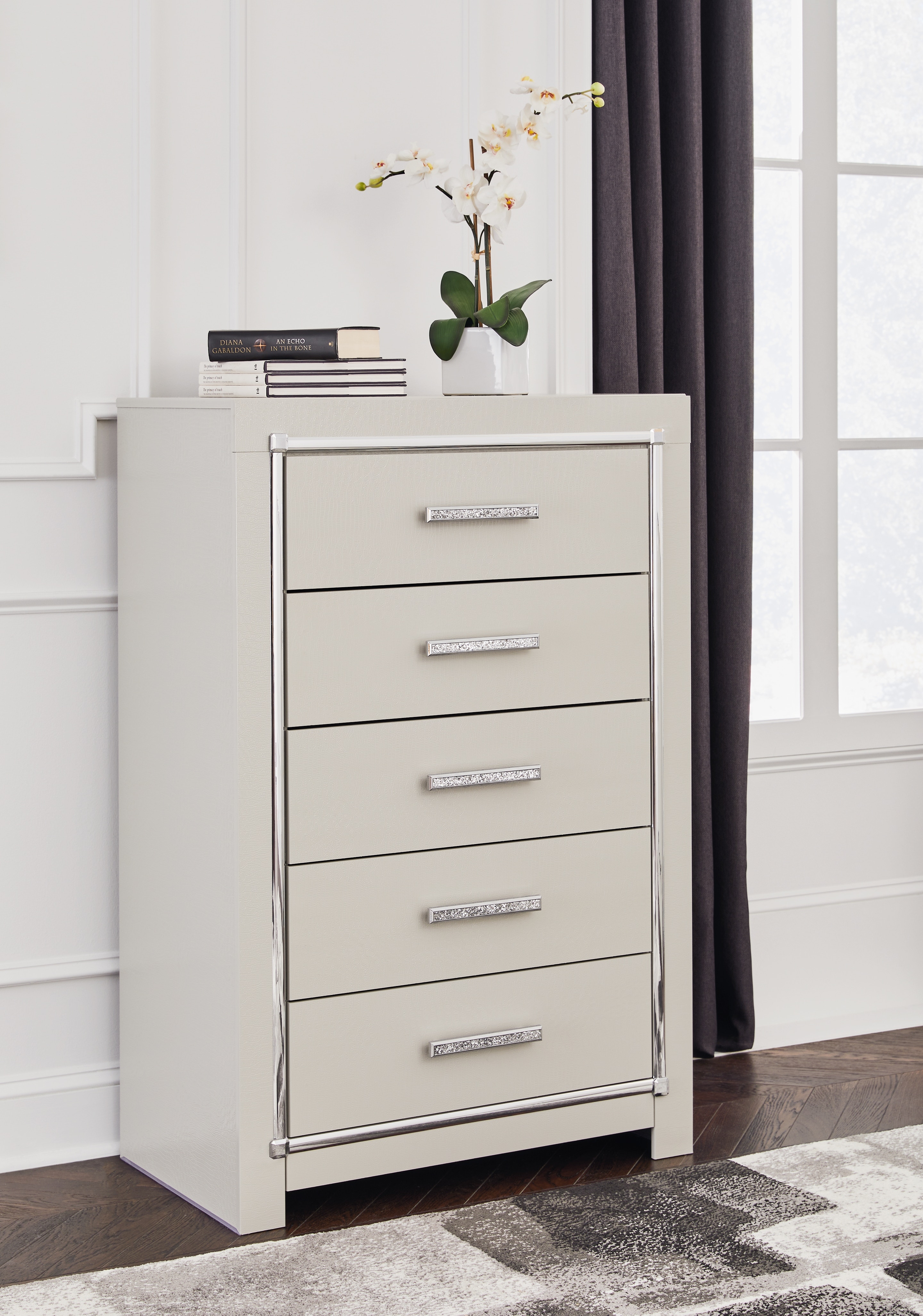 Signature Design by Ashley Bedroom Zyniden Chest of Drawers B2114