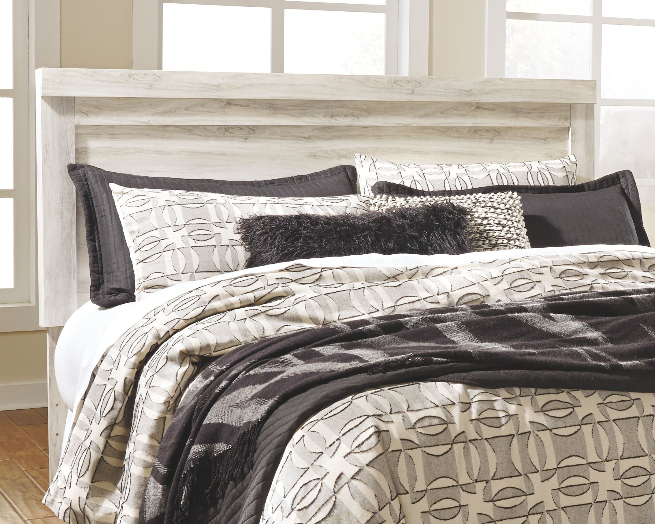 Signature Design by Ashley Bedroom Bellaby King Panel Signature Design by Ashley Bedroom Bellaby King Panel