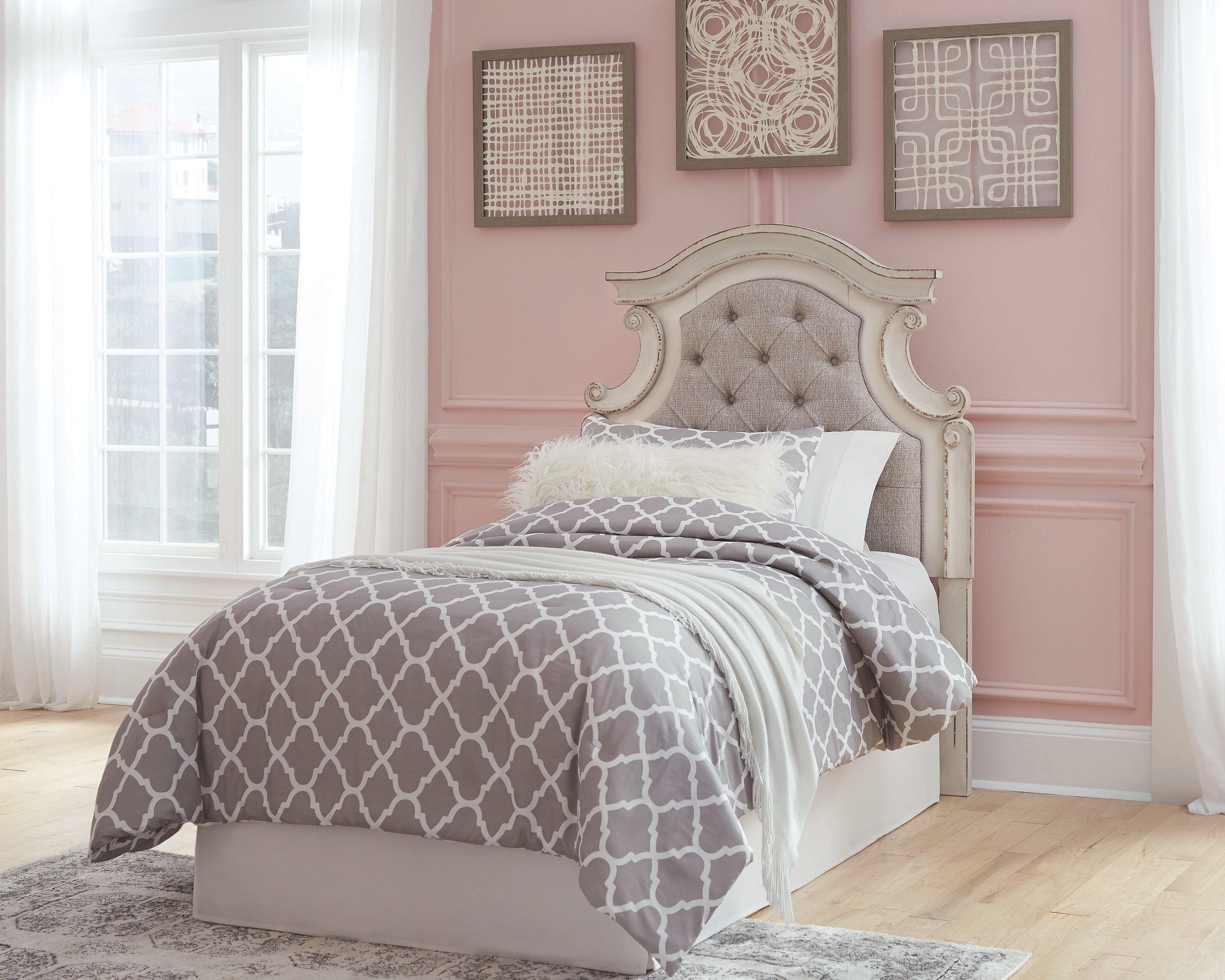 Signature Design by Ashley Bedroom Realyn Twin Upholstered